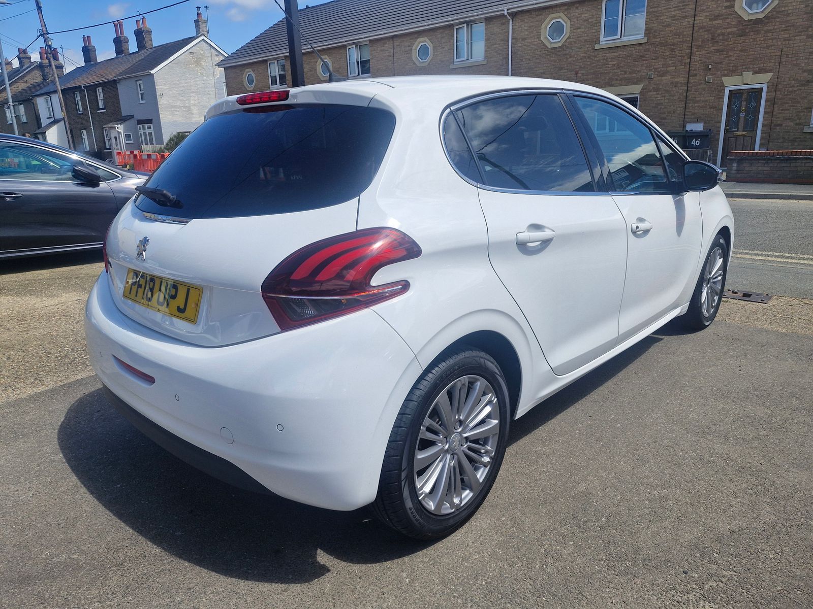 Peugeot 208 1.2L Allure Hatchback 5dr Petrol Manual Euro 6 (82 bhp) 5dr Manual 2025