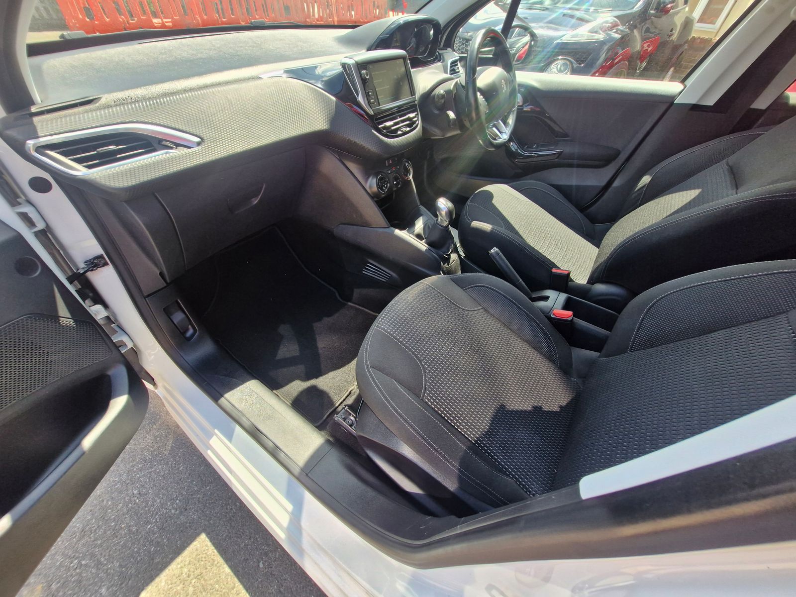 Peugeot 208 1.2L Allure Hatchback 5dr Petrol Manual Euro 6 (82 bhp) 5dr Manual 2025