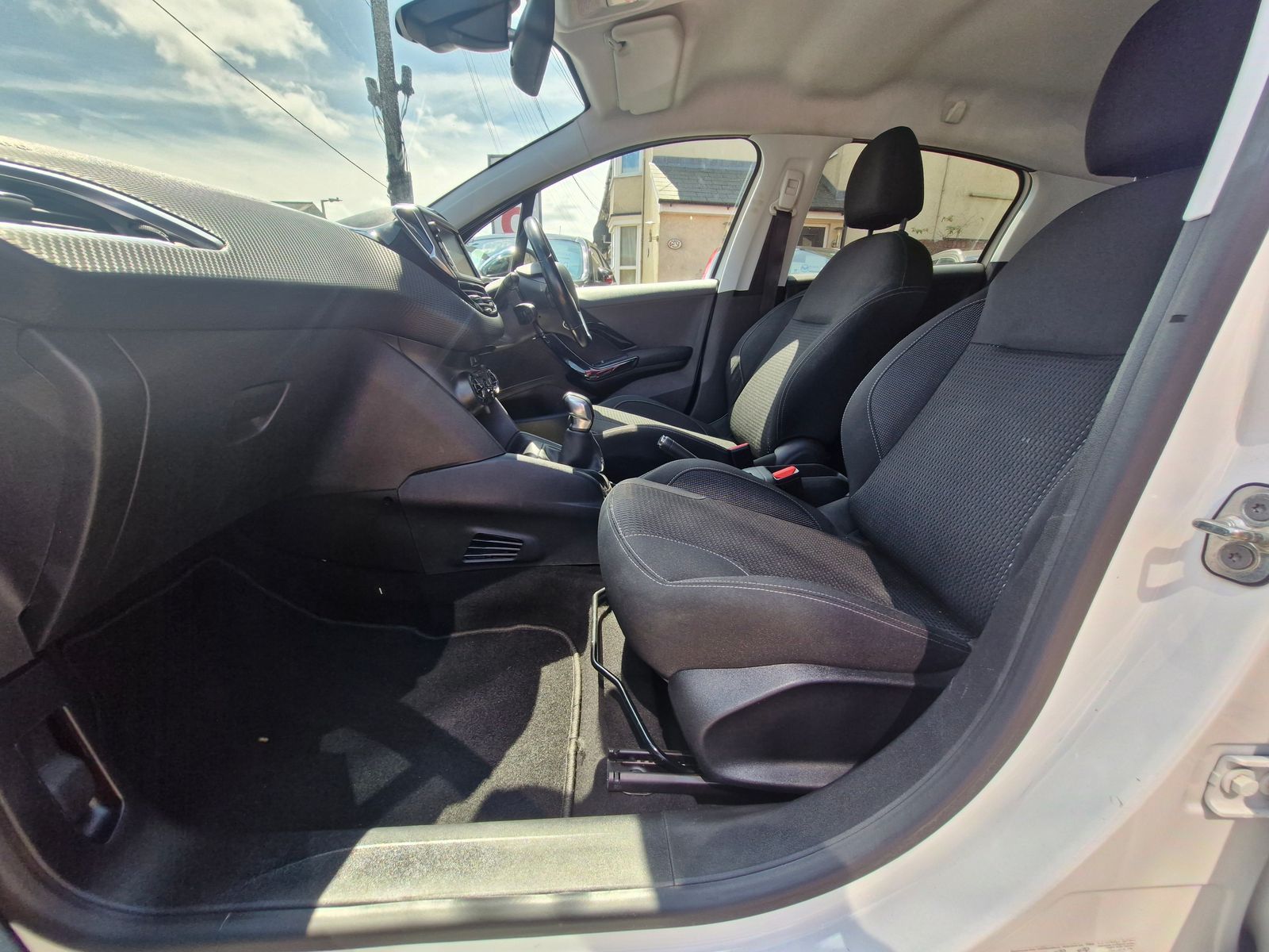 Peugeot 208 1.2L Allure Hatchback 5dr Petrol Manual Euro 6 (82 bhp) 5dr Manual 2025