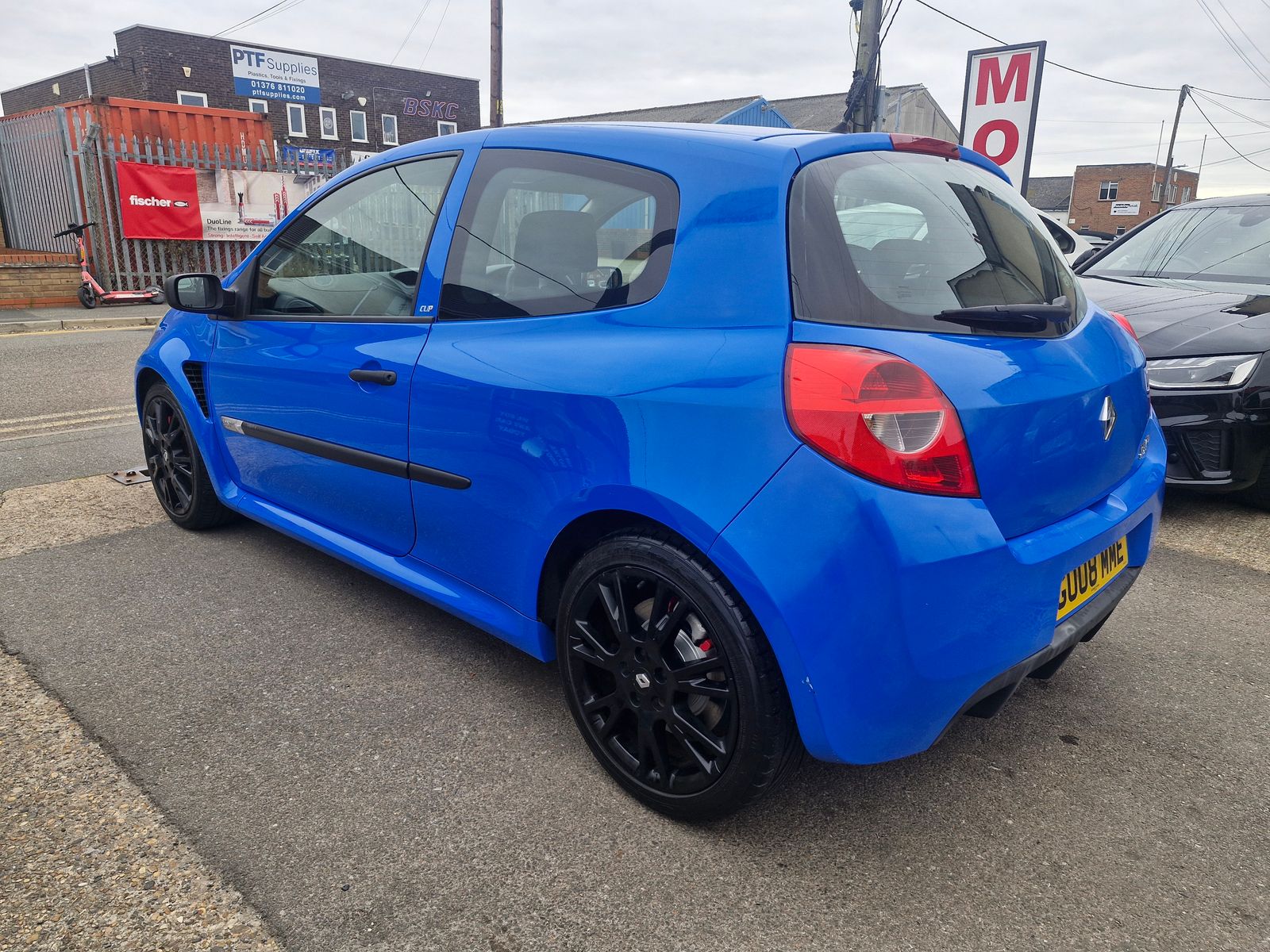 Renault Clio 2.0 VVT Renaultsport Cup Hatchback 3dr Petrol Manual (199 g/km, 197 bhp) 3dr Manual 2025