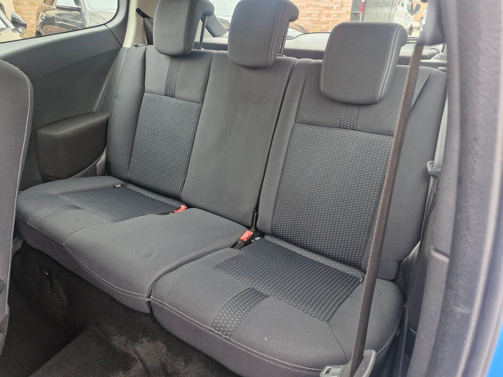 Renault Clio 2.0 VVT Renaultsport Cup Hatchback 3dr Petrol Manual (199 g/km, 197 bhp) 3dr Manual 2025