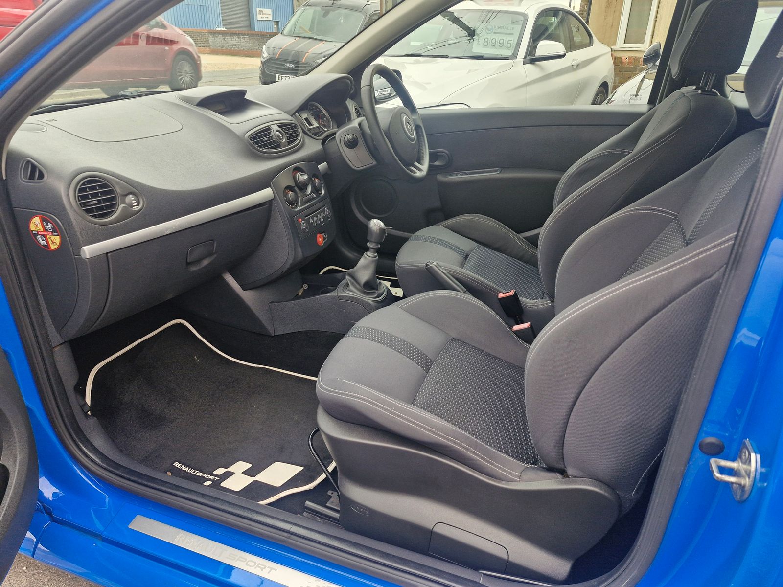 Renault Clio 2.0 VVT Renaultsport Cup Hatchback 3dr Petrol Manual (199 g/km, 197 bhp) 3dr Manual 2025