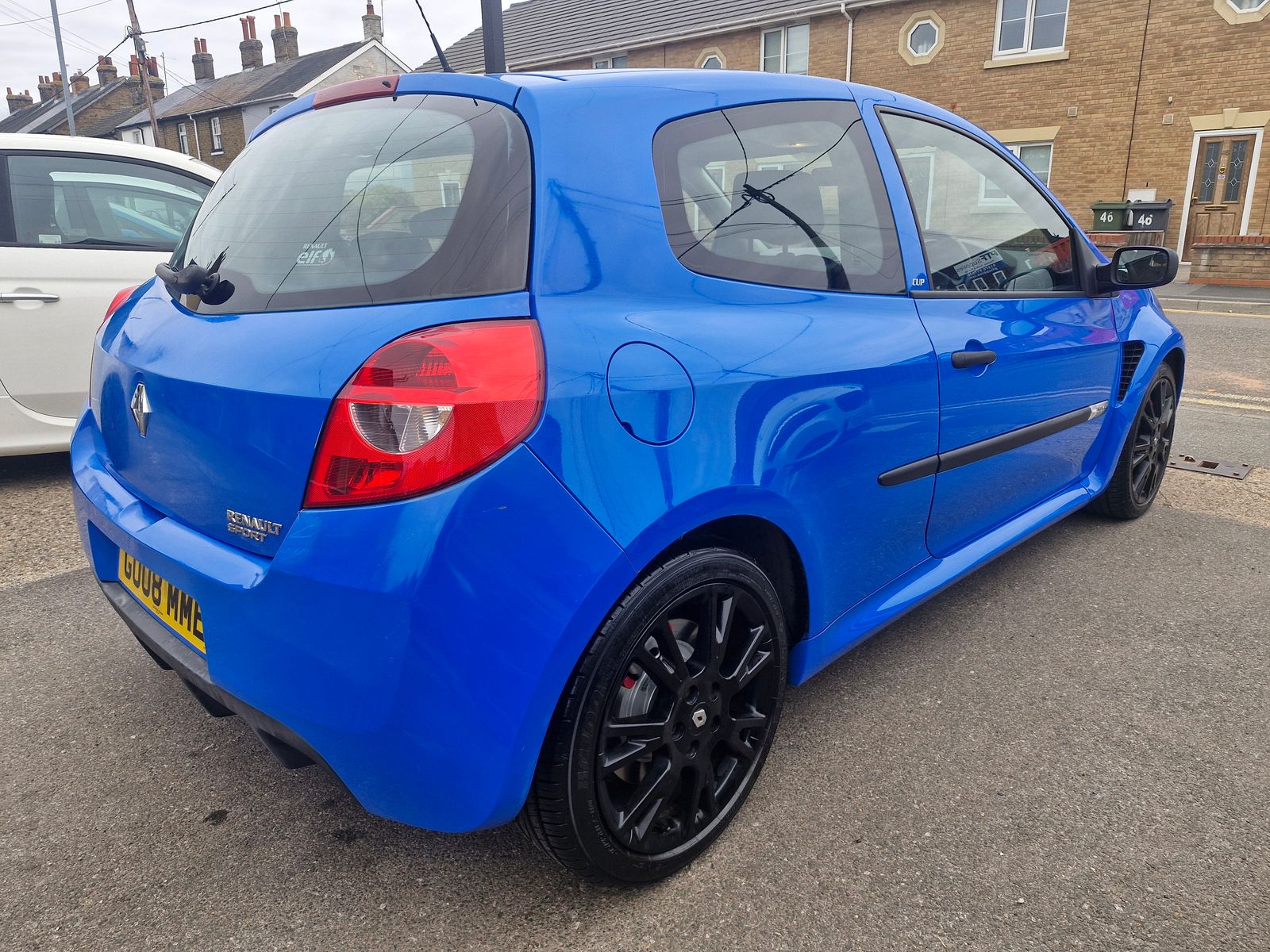 Renault Clio 2.0 VVT Renaultsport Cup Hatchback 3dr Petrol Manual (199 g/km, 197 bhp) 3dr Manual 2025