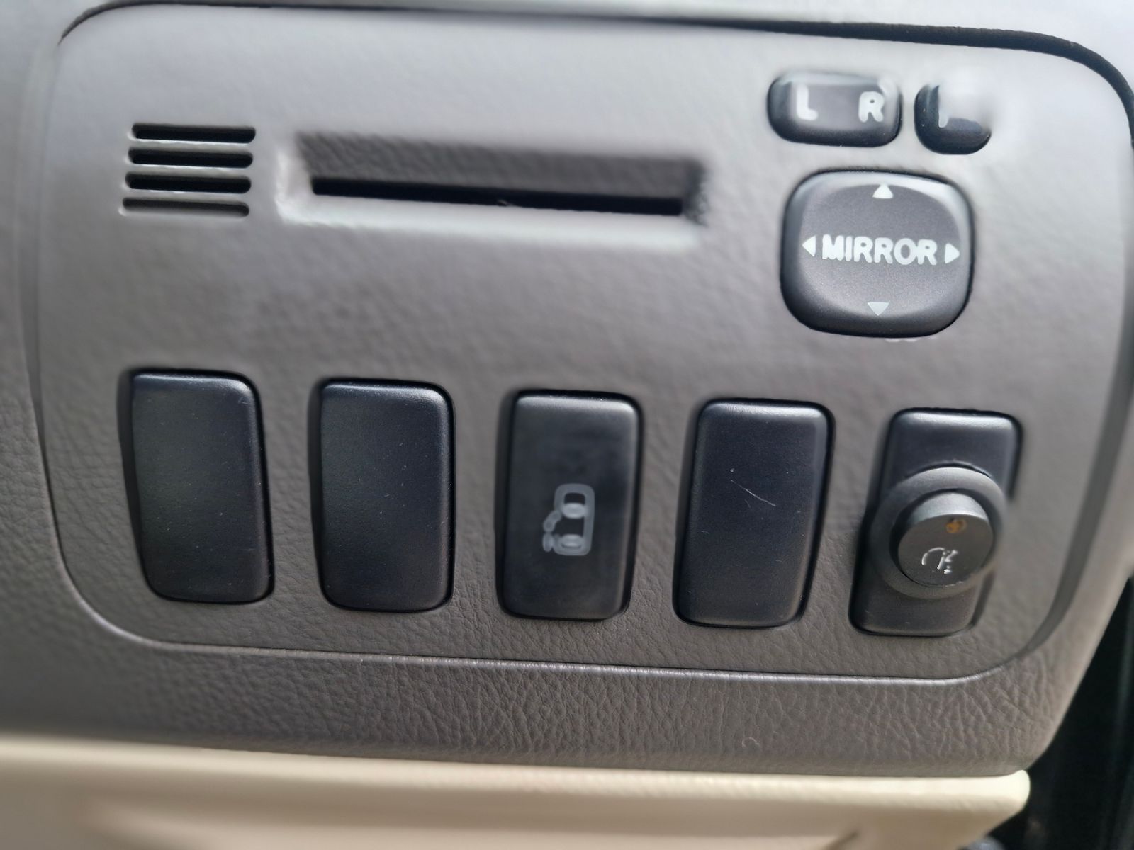 Toyota Alphard 2.4 Petrol Automatic 7 SEATS 5dr Automatic 2025