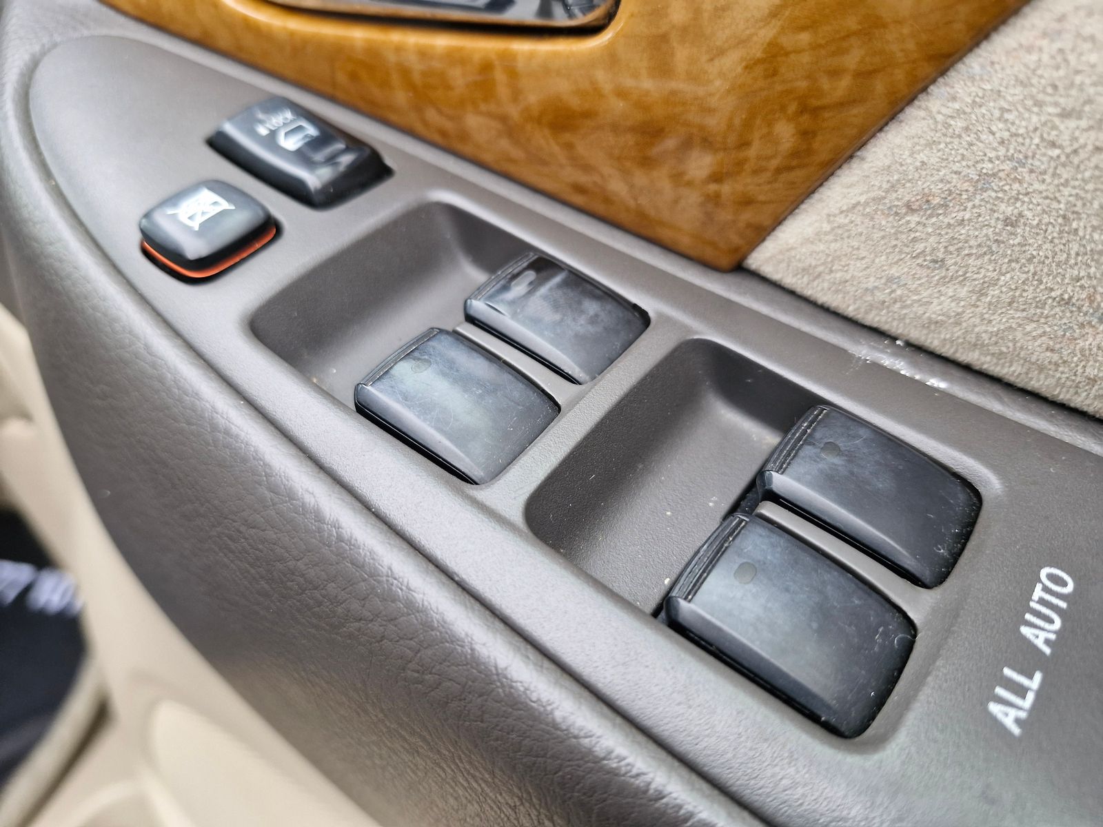 Toyota Alphard 2.4 Petrol Automatic 7 SEATS 5dr Automatic 2025