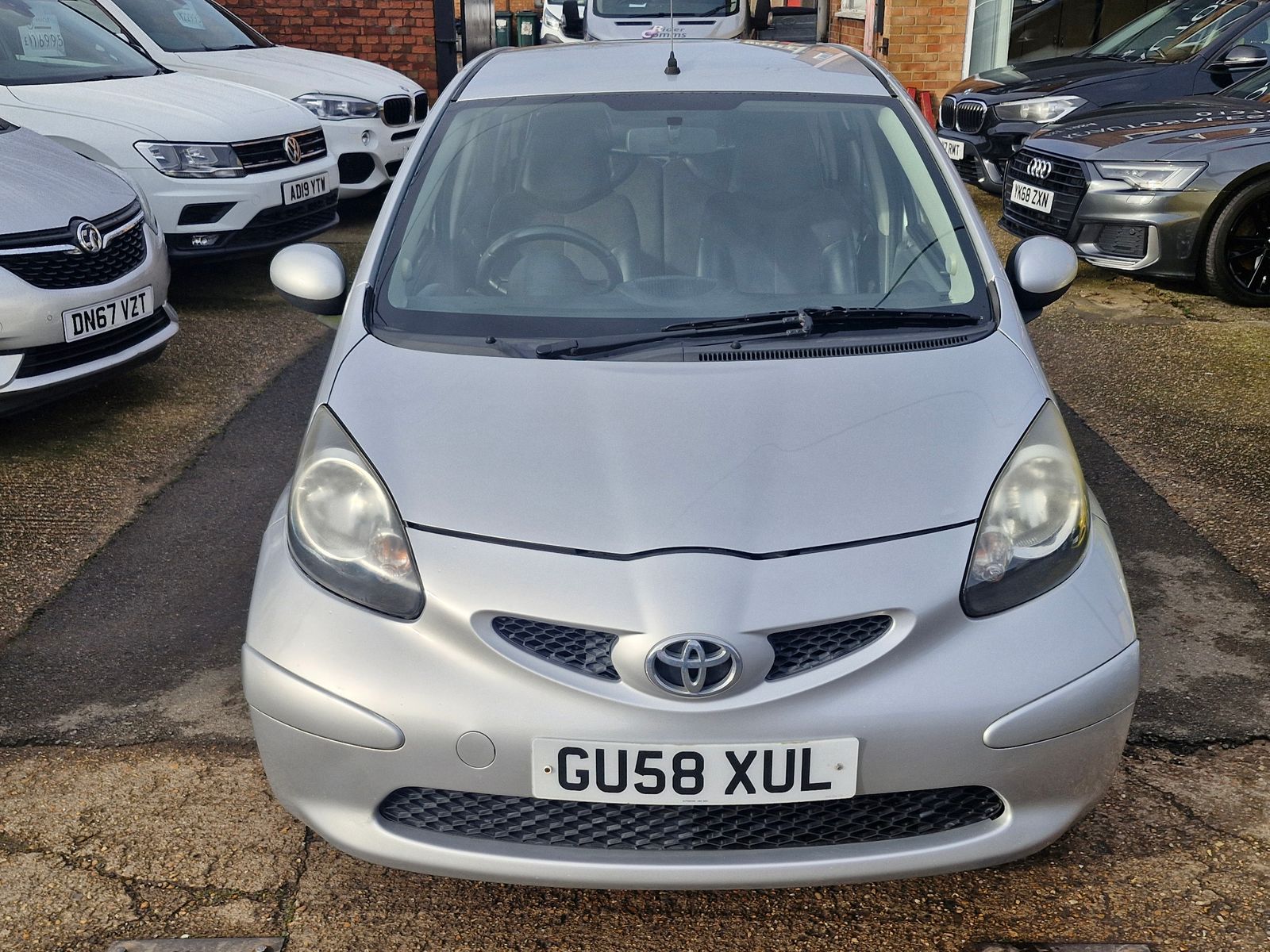 Toyota Aygo 1.0 VVT-i Platinum Hatchback 5dr Petrol Manual Euro 4 (67 bhp) 5dr Manual 2026