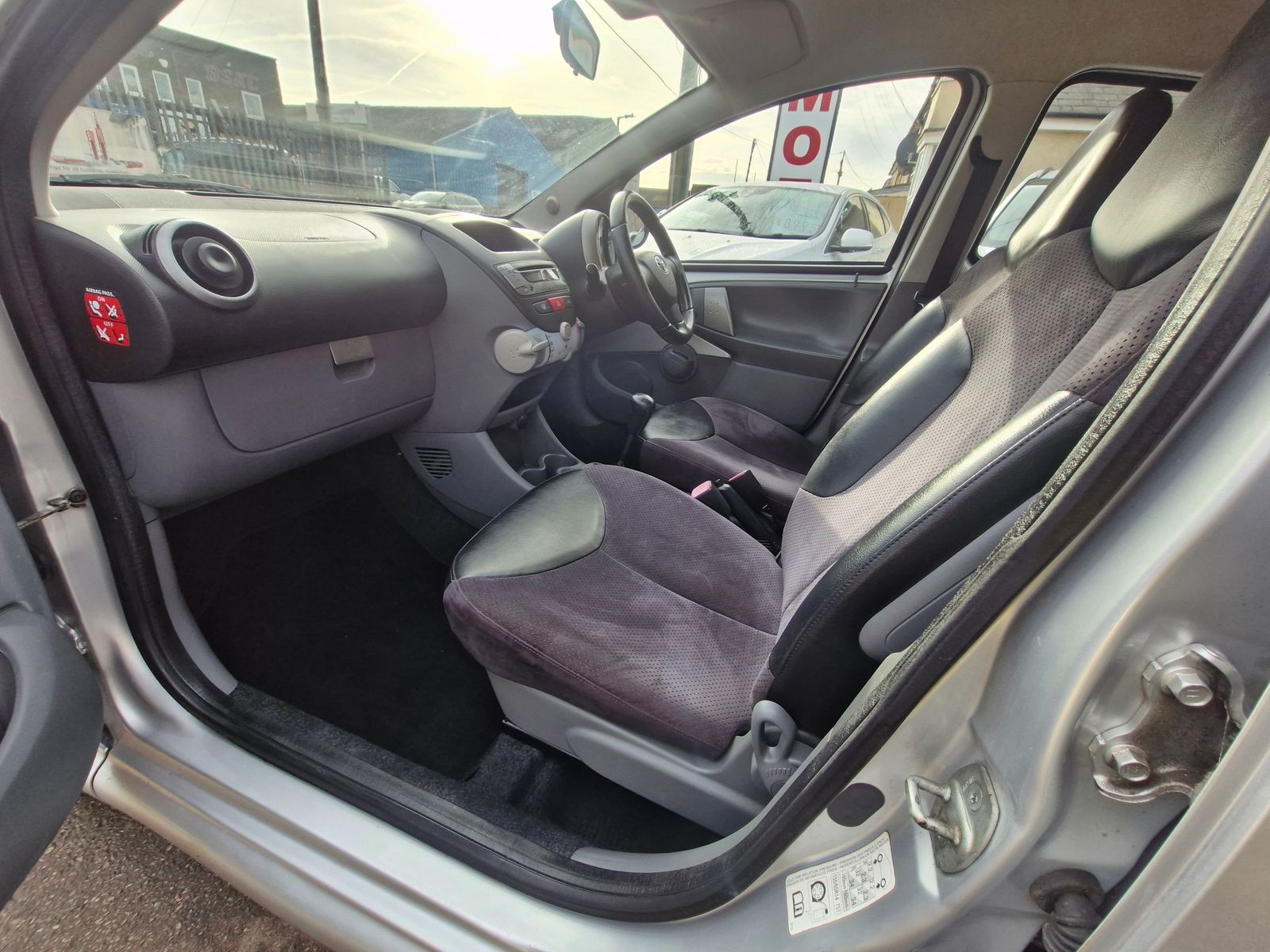 Toyota Aygo 1.0 VVT-i Platinum Hatchback 5dr Petrol Manual Euro 4 (67 bhp) 5dr Manual 2026