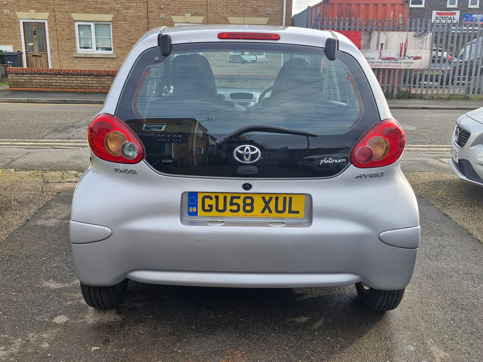 Toyota Aygo 1.0 VVT-i Platinum Hatchback 5dr Petrol Manual Euro 4 (67 bhp) 5dr Manual 2026