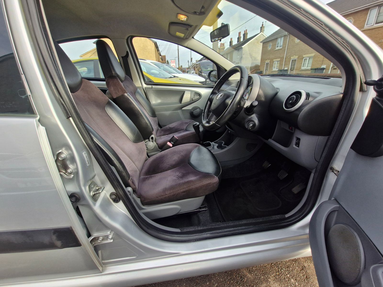 Toyota Aygo 1.0 VVT-i Platinum Hatchback 5dr Petrol Manual Euro 4 (67 bhp) 5dr Manual 2026