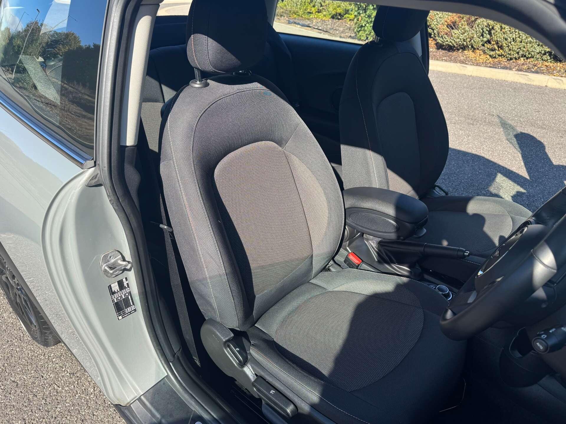 MINI Hatch 1.5 Cooper Classic 3dr 3dr Manual 2025