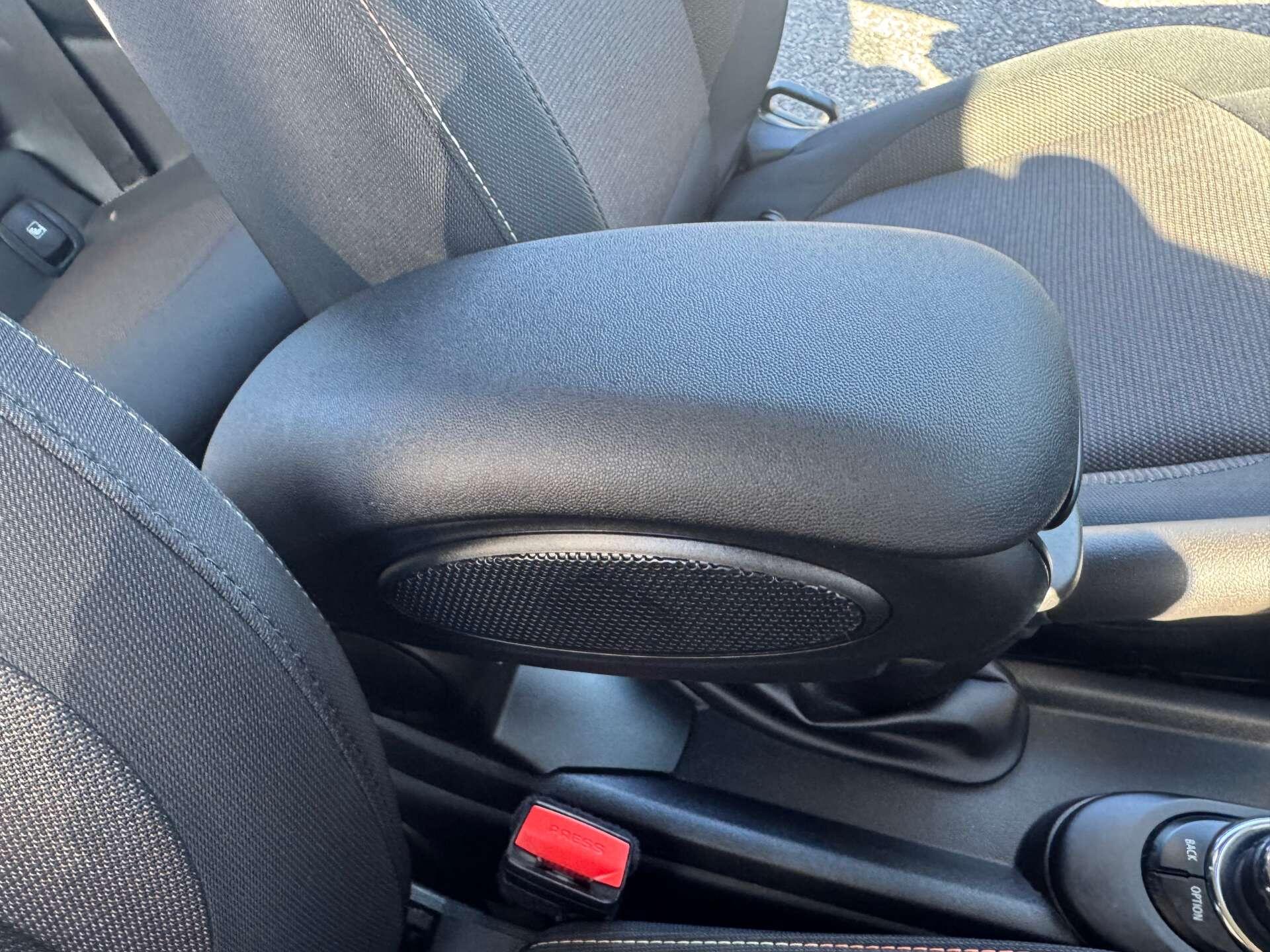 MINI Hatch 1.5 Cooper Classic 3dr 3dr Manual 2025