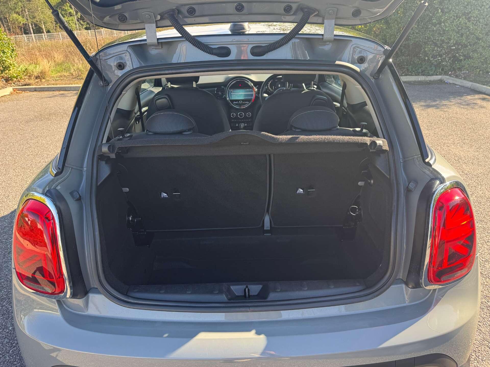 MINI Hatch 1.5 Cooper Classic 3dr 3dr Manual 2025