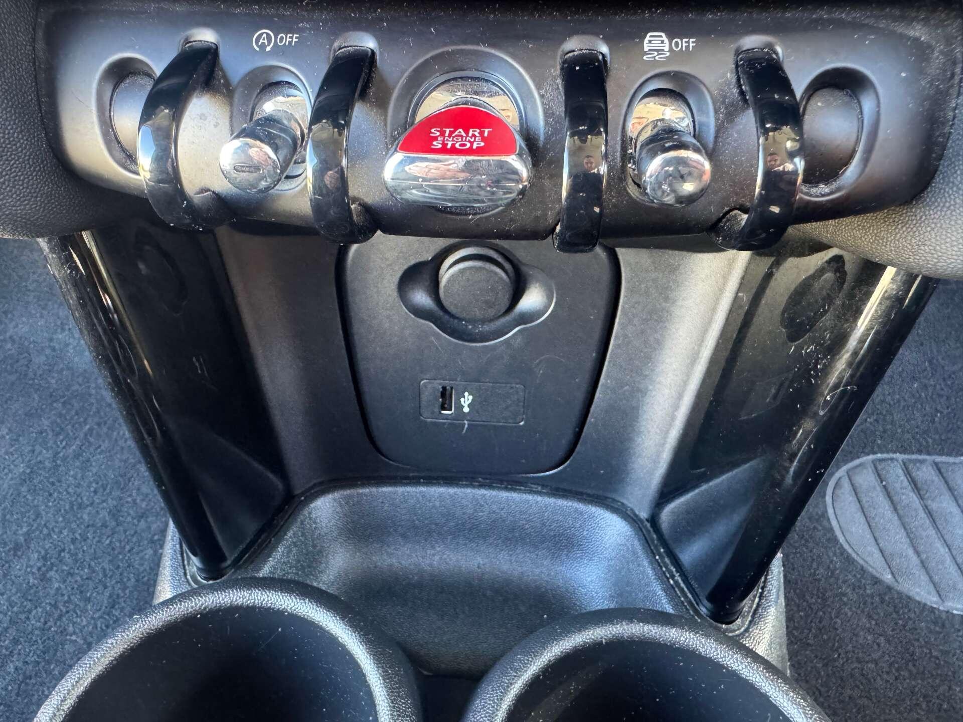 MINI Hatch 1.5 Cooper Classic 3dr 3dr Manual 2025