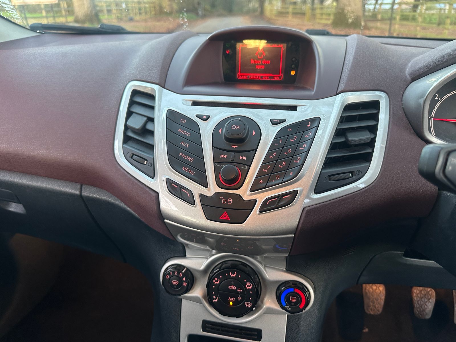 Ford Fiesta 1.25 Zetec Hatchback 5dr Petrol Manual (129 g/km, 81 bhp) 5dr Manual 2011