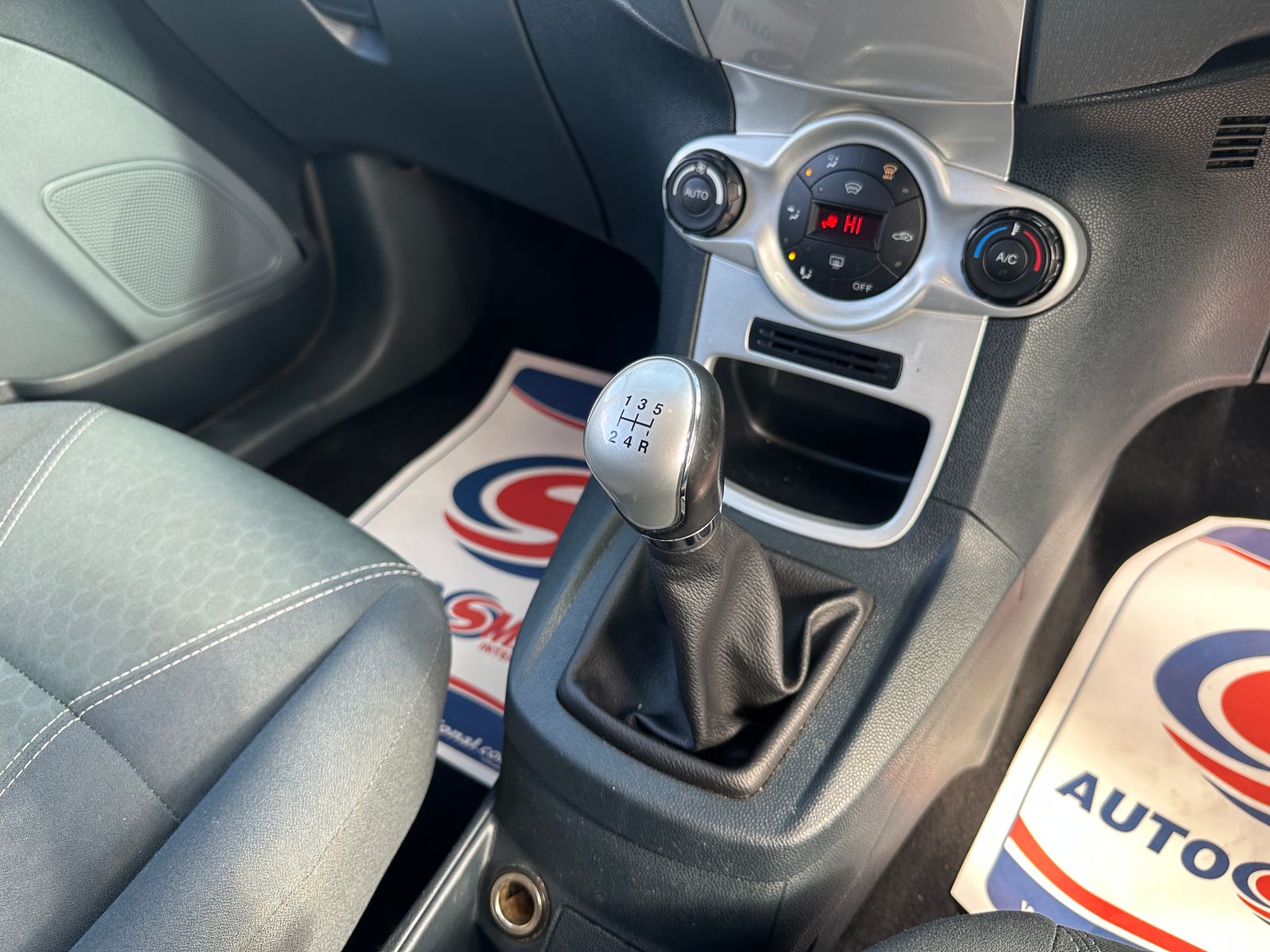 Ford Fiesta 1.4 Titanium Hatchback 3dr Petrol Manual (133 g/km, 94 bhp) 3dr Manual 2009