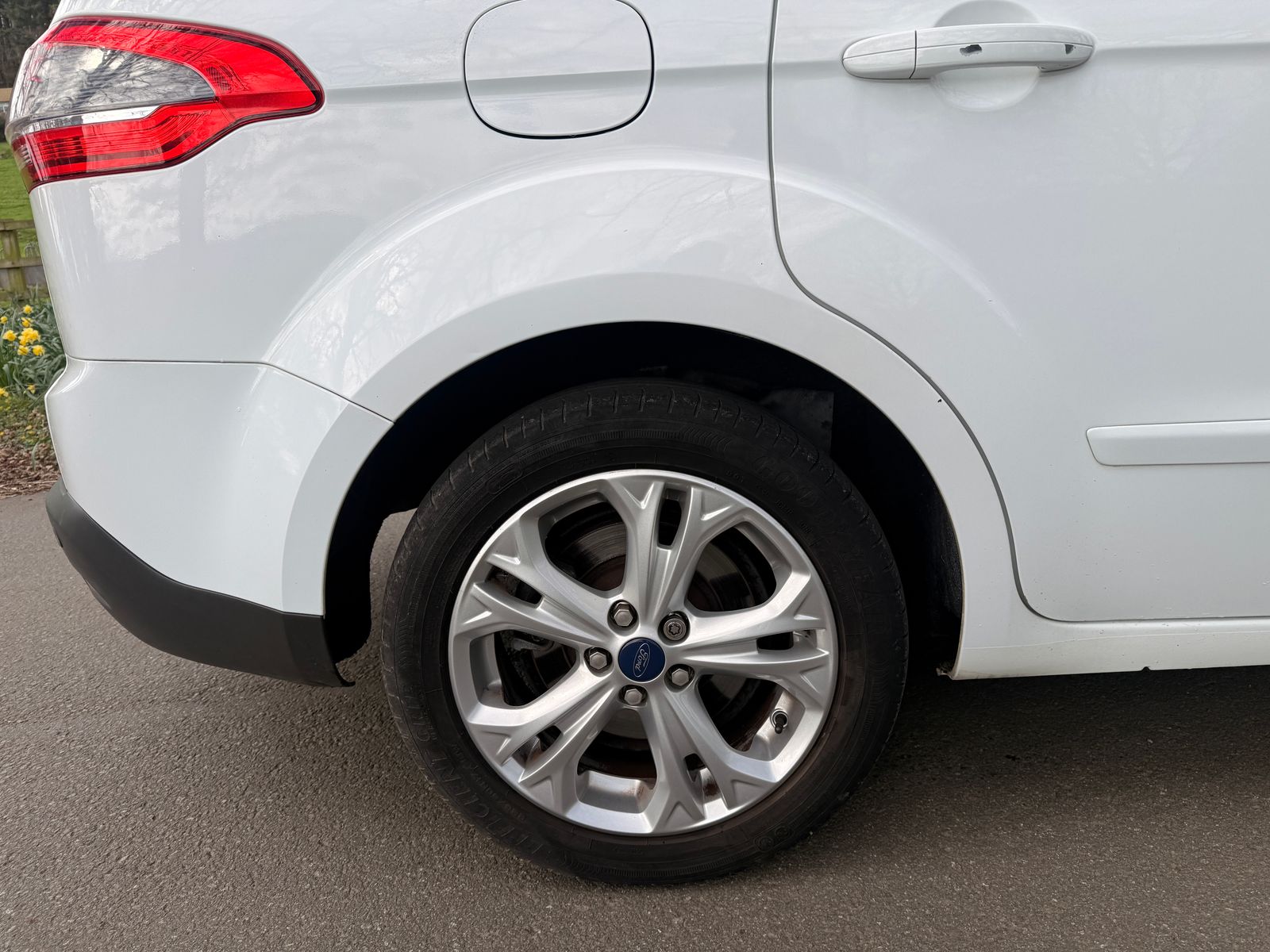 Ford S-Max 2.0 TDCi Zetec MPV 5dr Diesel Manual Euro 5 (140 ps) 5dr Manual 2012