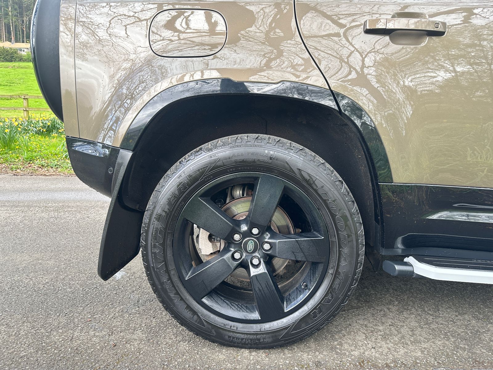 Land Rover DEFENDER 110 3.0 D250 MHEV X-Dynamic HSE SUV 5dr Diesel Auto 4WD Euro 6 (s/s) (250 ps) 5dr Automatic 2023