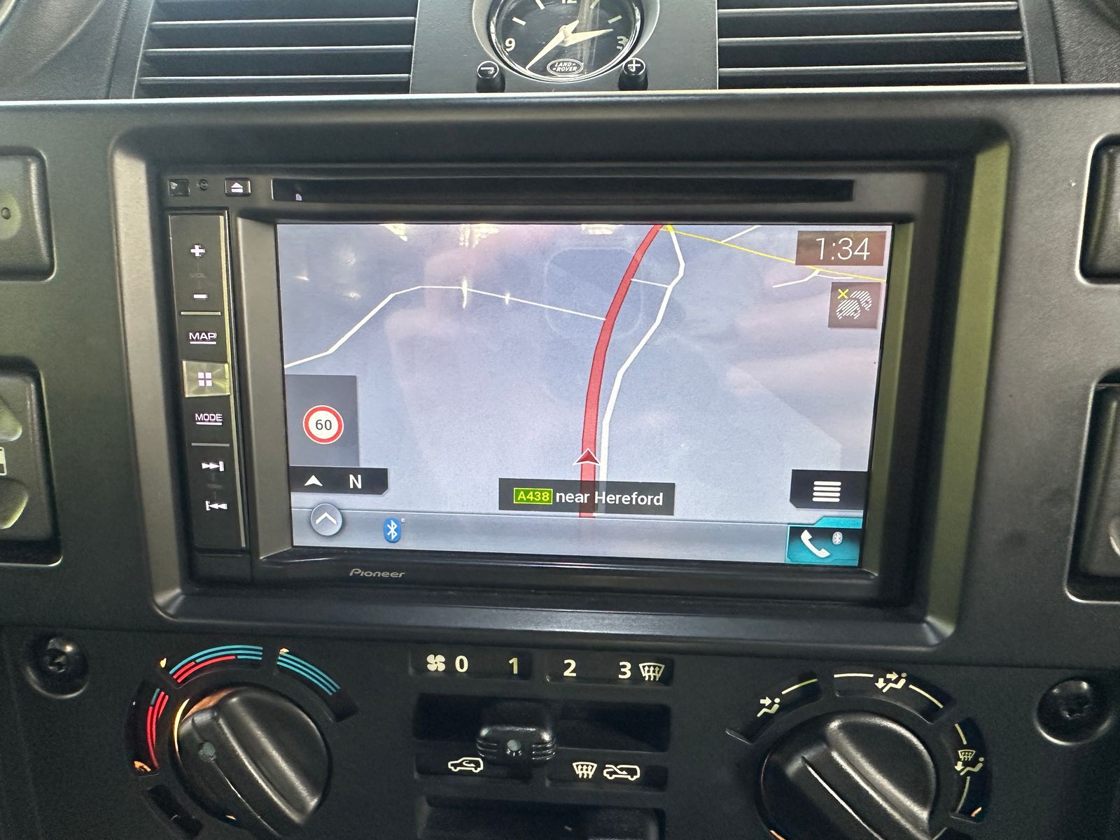 Land Rover Defender 90 2.2 TDCi XS Station Wagon Double Cab 3dr Diesel Manual 4WD SWB Euro 5 (122 ps) 3dr Manual 2016