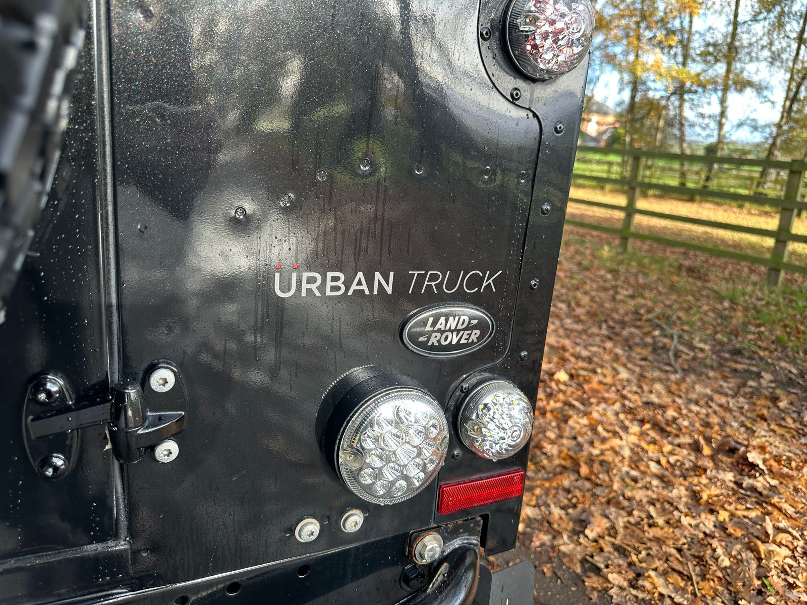 Land Rover Defender 90 2.2 TDCi XS Station Wagon Double Cab 3dr Diesel Manual 4WD SWB Euro 5 (122 ps) 3dr Manual 2016