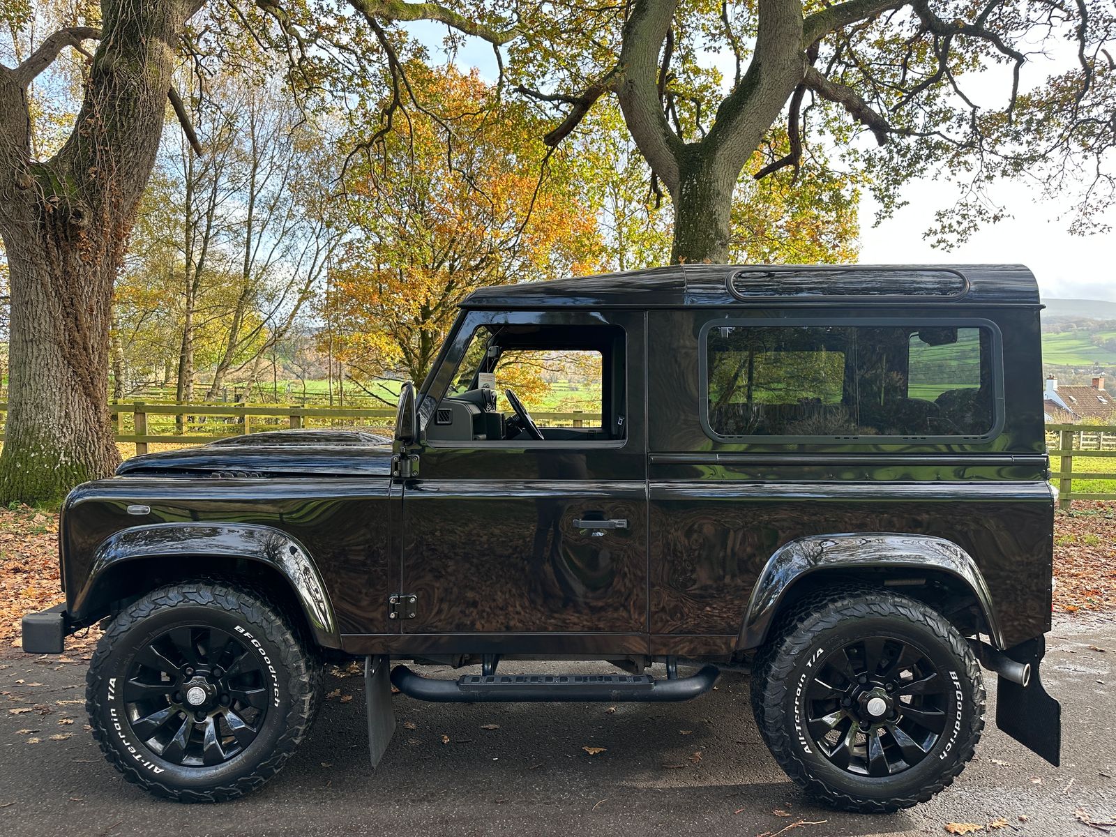 Land Rover Defender 90 2.2 TDCi XS Station Wagon Double Cab 3dr Diesel Manual 4WD SWB Euro 5 (122 ps) 3dr Manual 2016