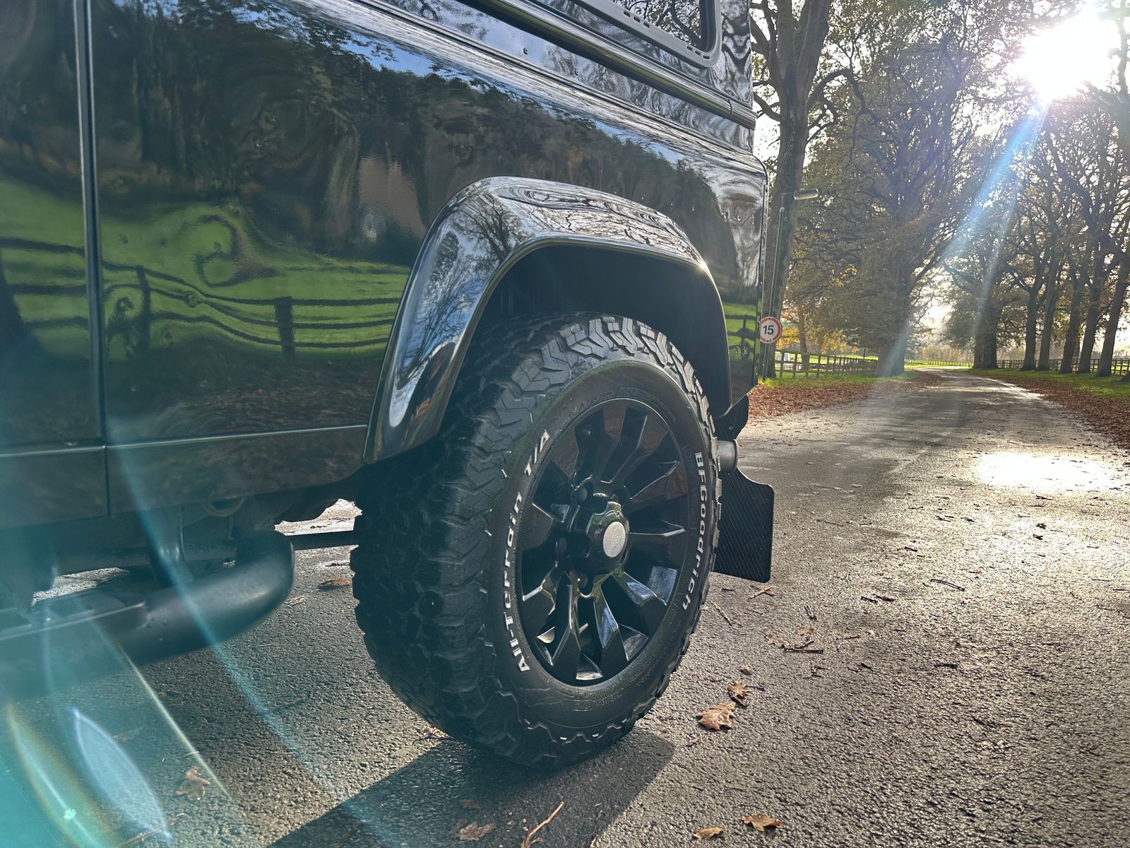 Land Rover Defender 90 2.2 TDCi XS Station Wagon Double Cab 3dr Diesel Manual 4WD SWB Euro 5 (122 ps) 3dr Manual 2016