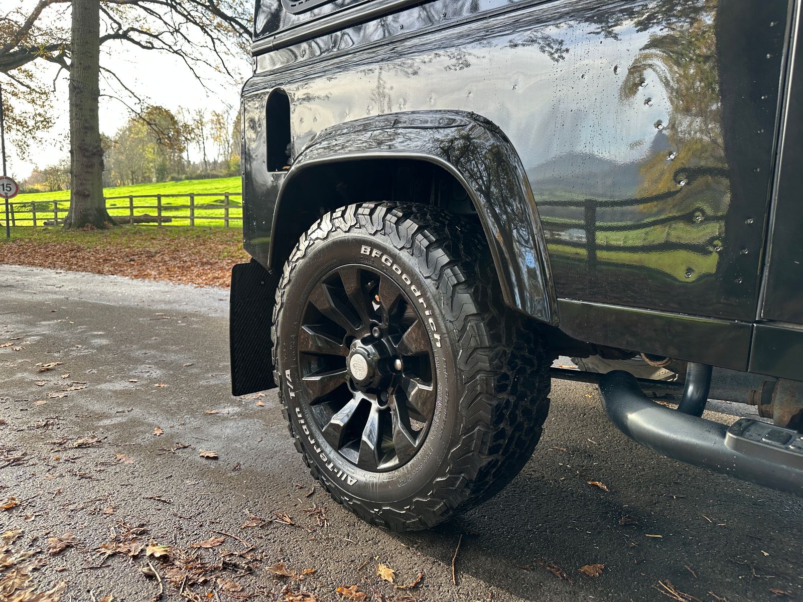 Land Rover Defender 90 2.2 TDCi XS Station Wagon Double Cab 3dr Diesel Manual 4WD SWB Euro 5 (122 ps) 3dr Manual 2016