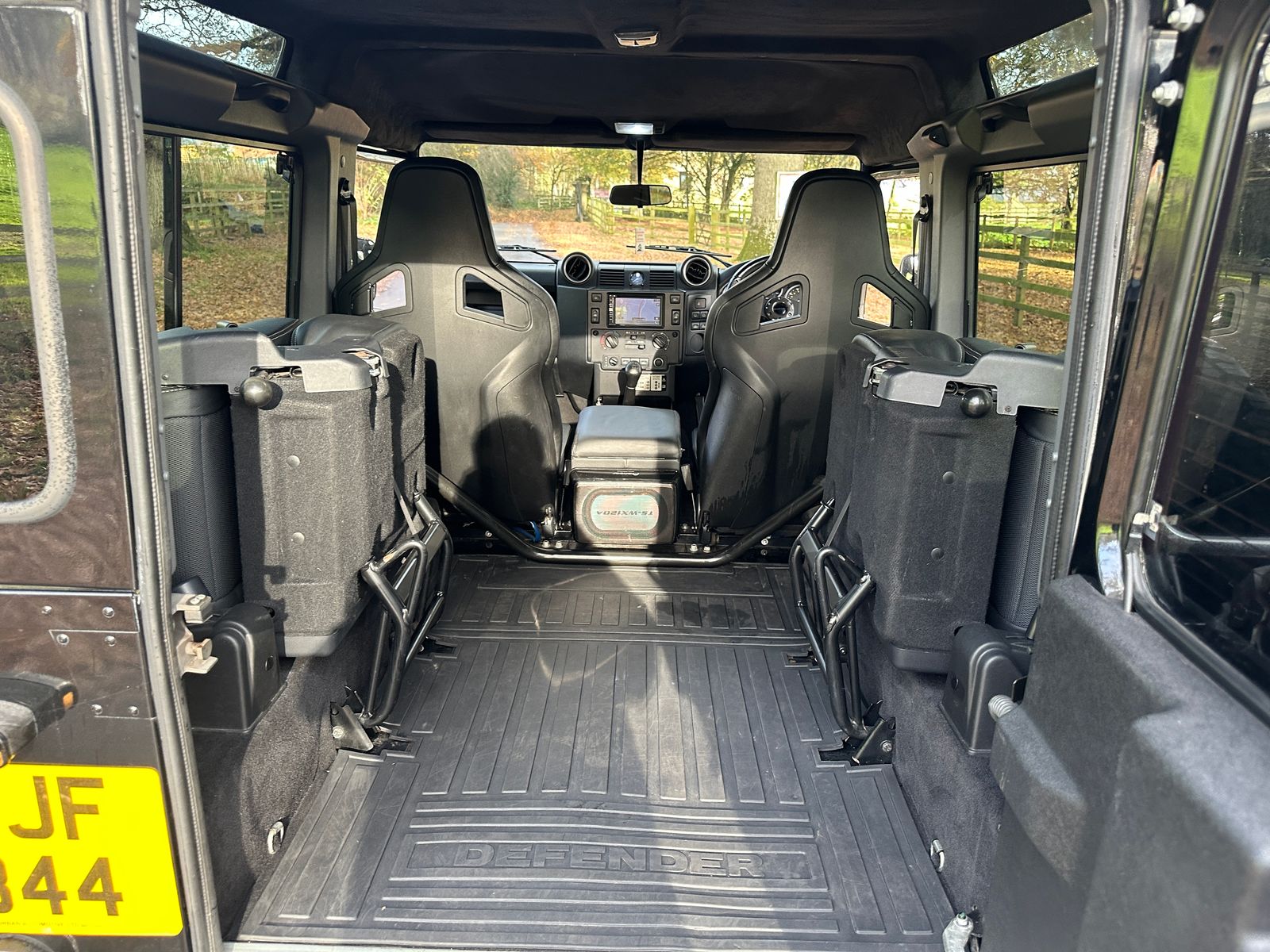 Land Rover Defender 90 2.2 TDCi XS Station Wagon Double Cab 3dr Diesel Manual 4WD SWB Euro 5 (122 ps) 3dr Manual 2016