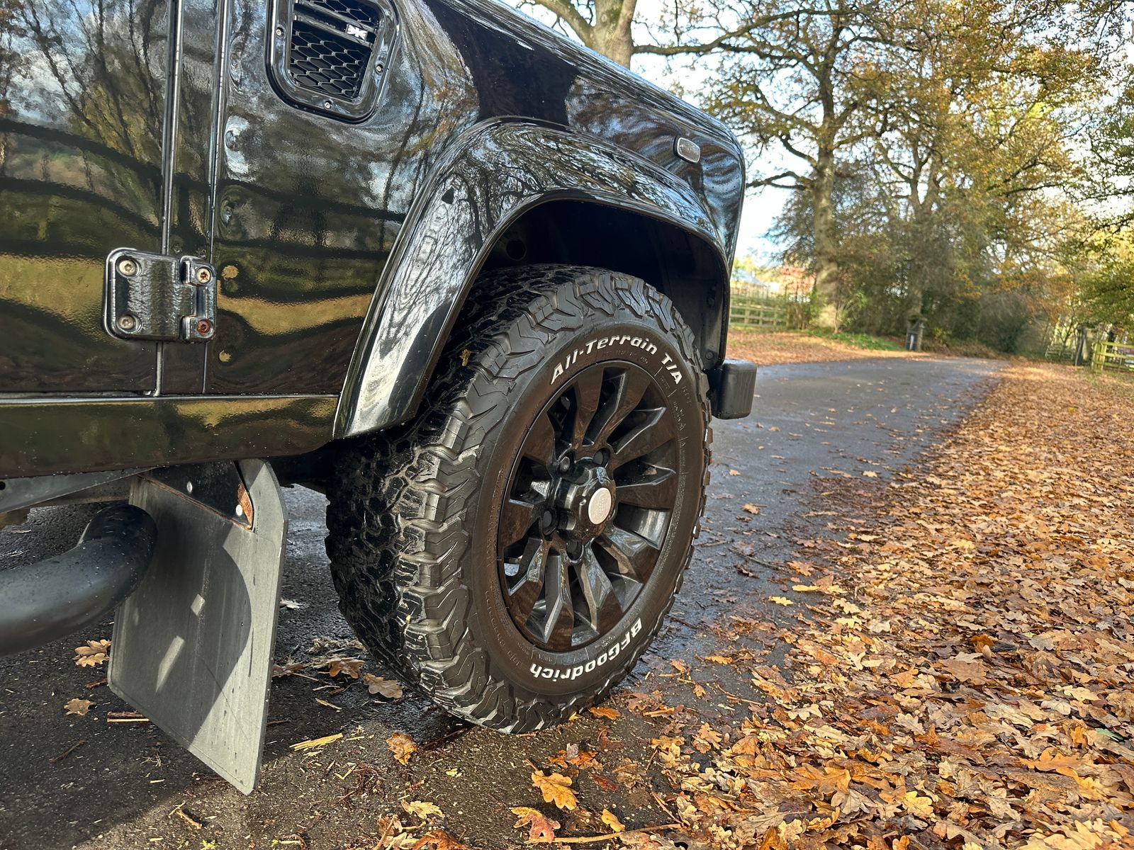 Land Rover Defender 90 2.2 TDCi XS Station Wagon Double Cab 3dr Diesel Manual 4WD SWB Euro 5 (122 ps) 3dr Manual 2016