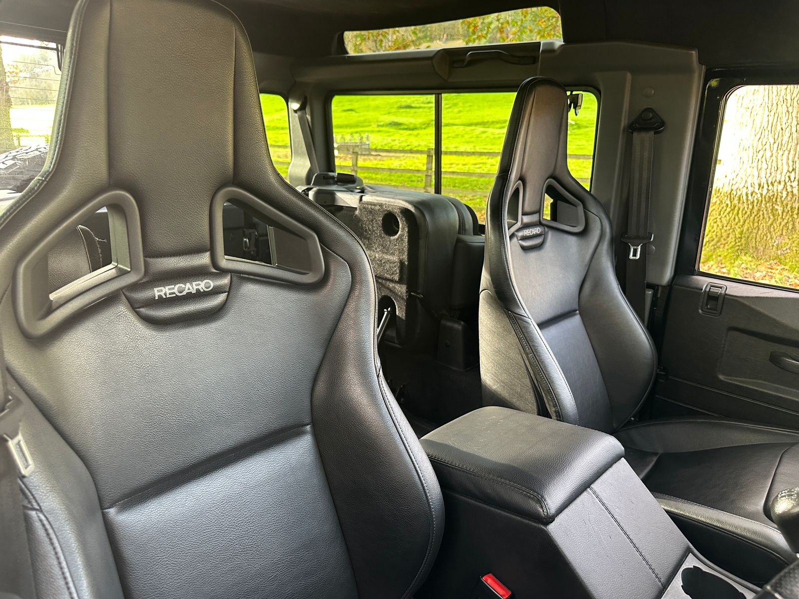 Land Rover Defender 90 2.2 TDCi XS Station Wagon Double Cab 3dr Diesel Manual 4WD SWB Euro 5 (122 ps) 3dr Manual 2016