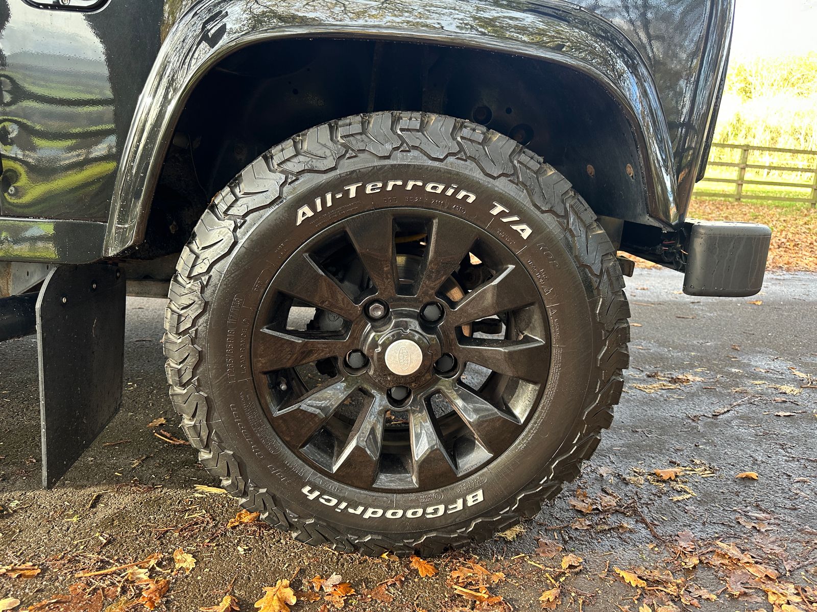 Land Rover Defender 90 2.2 TDCi XS Station Wagon Double Cab 3dr Diesel Manual 4WD SWB Euro 5 (122 ps) 3dr Manual 2016