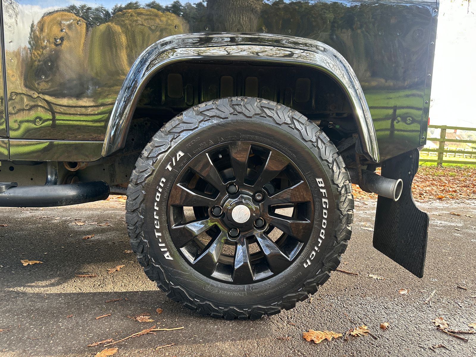 Land Rover Defender 90 2.2 TDCi XS Station Wagon Double Cab 3dr Diesel Manual 4WD SWB Euro 5 (122 ps) 3dr Manual 2016