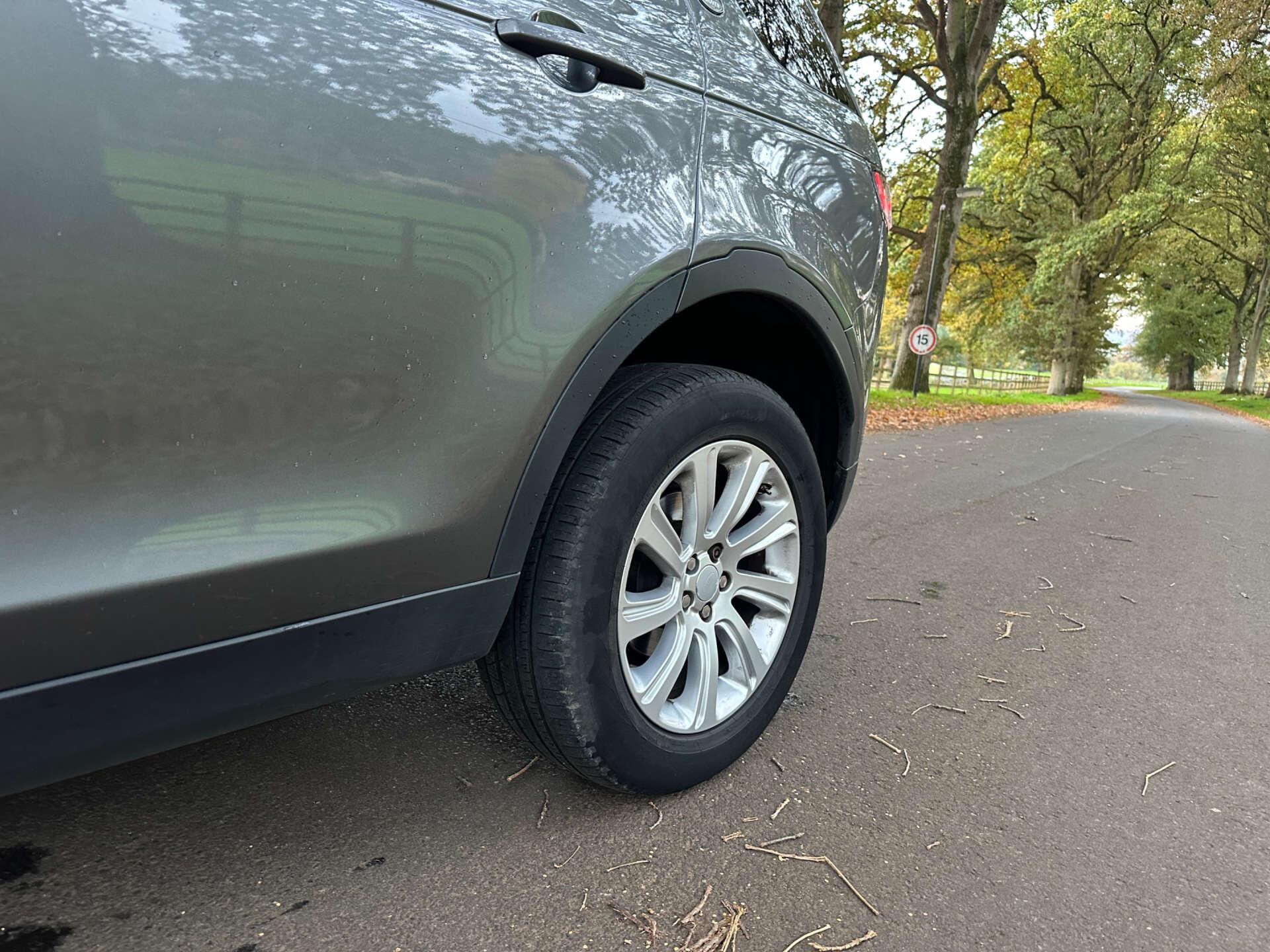 Land Rover Discovery Sport 2.2 Discovery Sport SE Tech SD4 Auto 4WD 5dr 5dr Automatic 2015