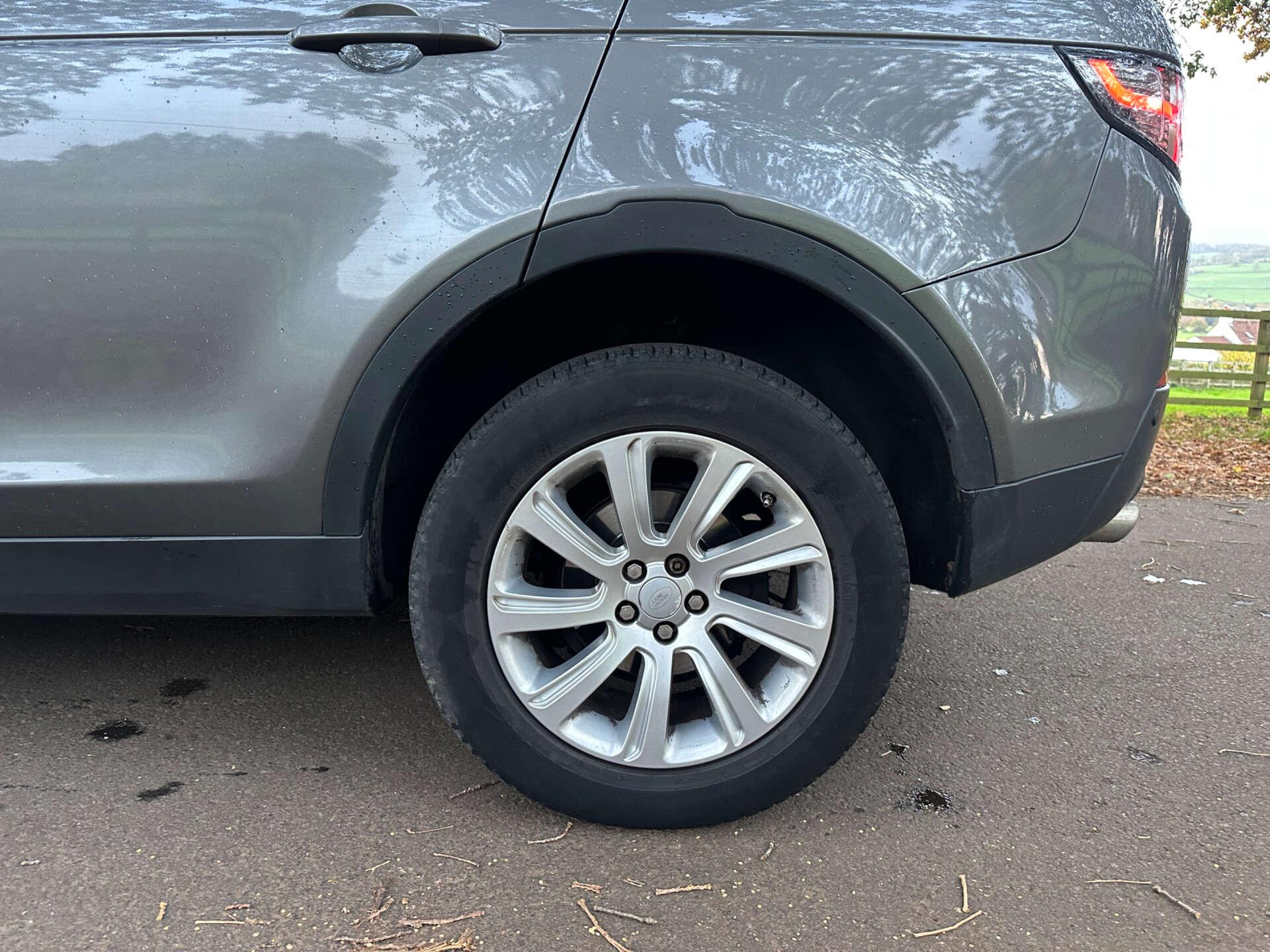 Land Rover Discovery Sport 2.2 Discovery Sport SE Tech SD4 Auto 4WD 5dr 5dr Automatic 2015