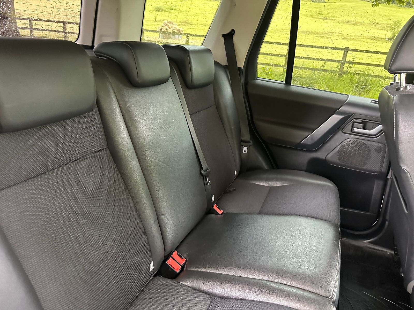 Land Rover Freelander 2 2.2 TD4 GS SUV 5dr Diesel Manual 4WD Euro 5 (s/s) (150 ps) 5dr Manual 2011