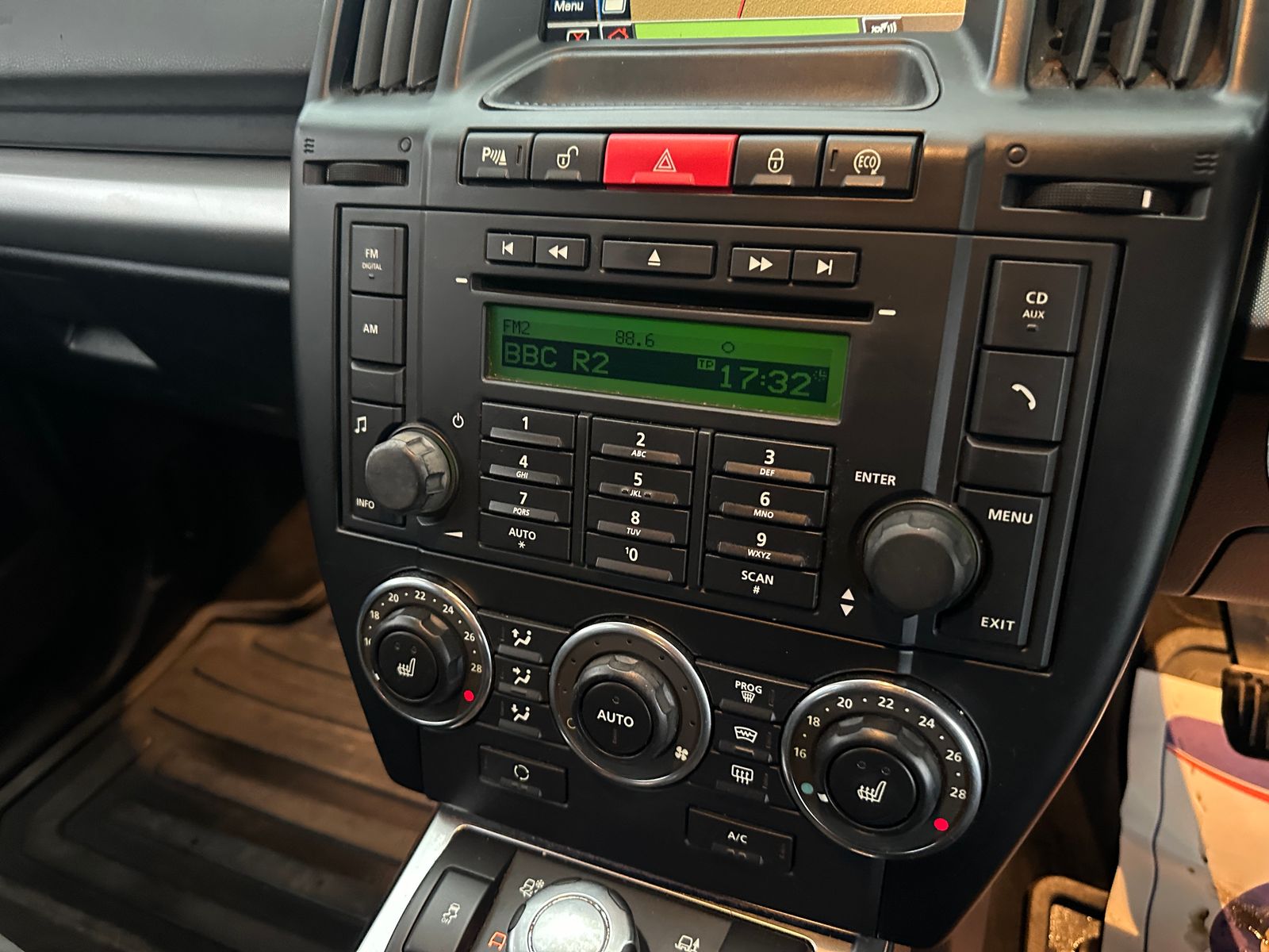 Land Rover Freelander 2 2.2 TD4 XS SUV 5dr Diesel Manual 4WD Euro 5 (s/s) (150 ps) 5dr Manual 2011