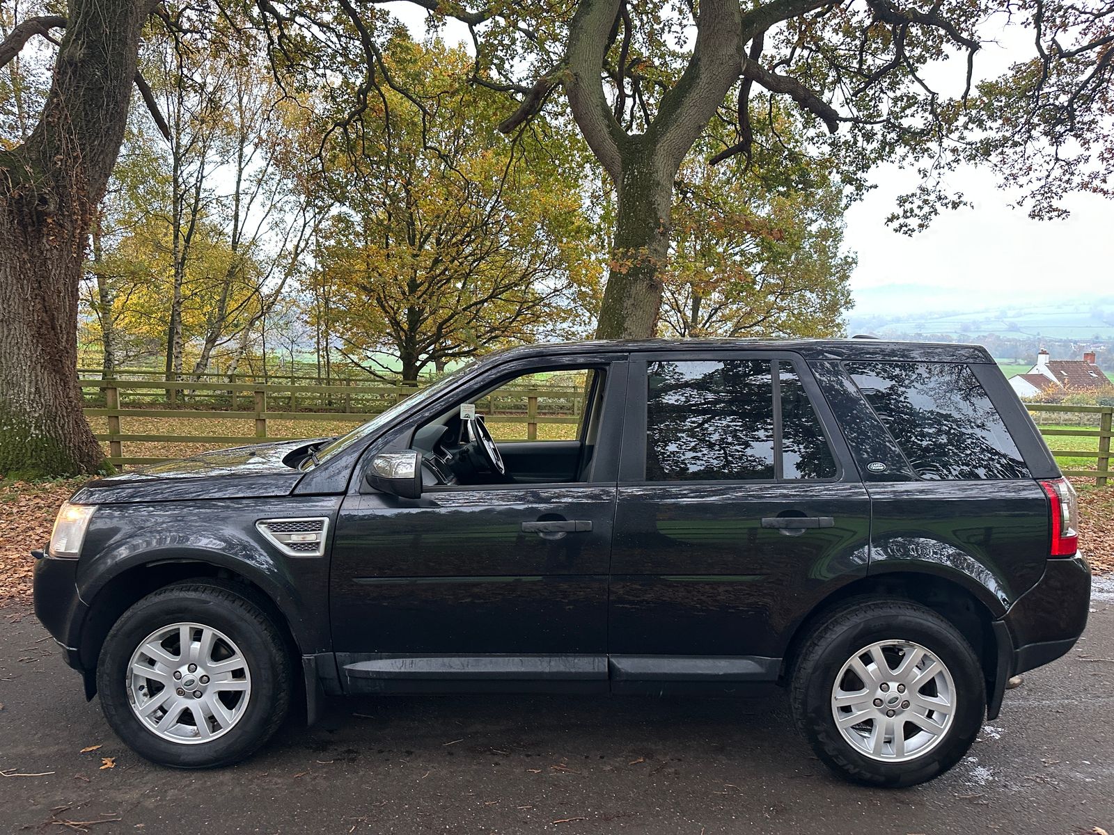 Land Rover Freelander 2 2.2 TD4 XS SUV 5dr Diesel Manual 4WD Euro 5 (s/s) (150 ps) 5dr Manual 2011