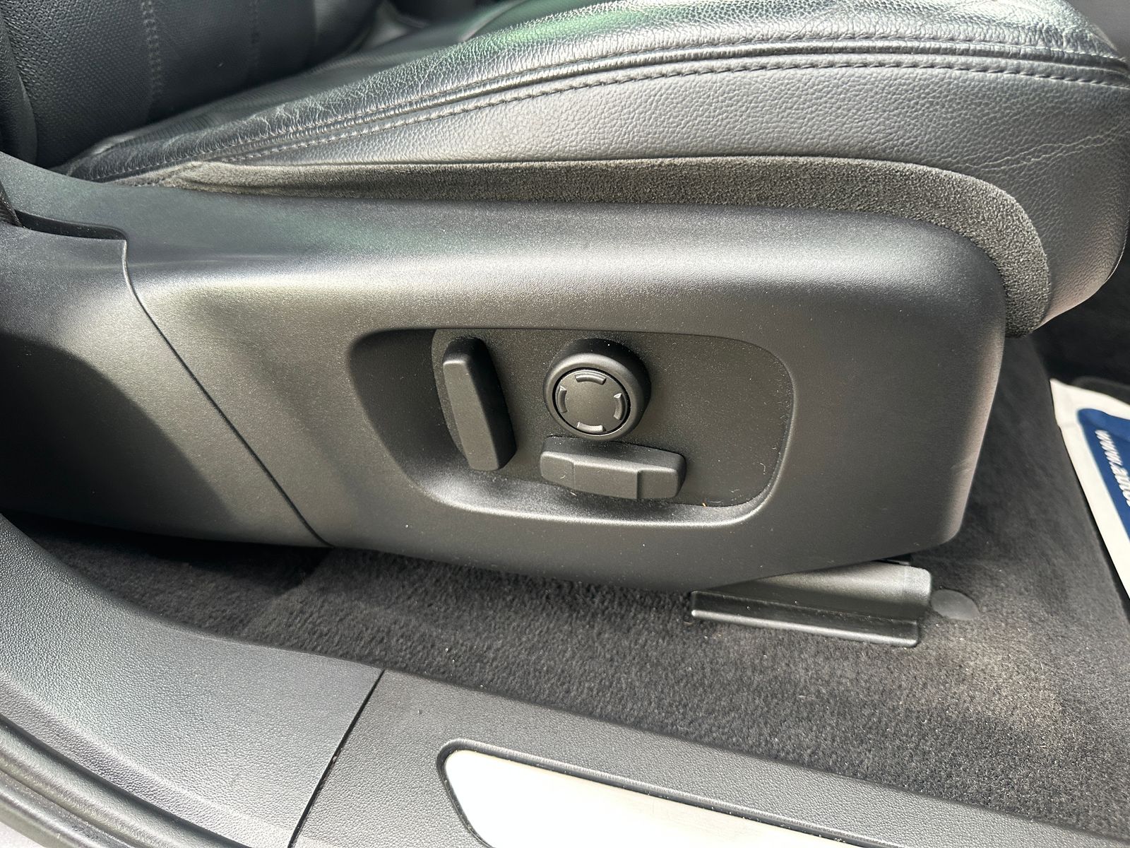 Land Rover Range Rover Evoque 2.0 D180 R-Dynamic SE SUV 5dr Diesel Auto 4WD Euro 6 (s/s) (180 ps) 5dr Automatic 2019