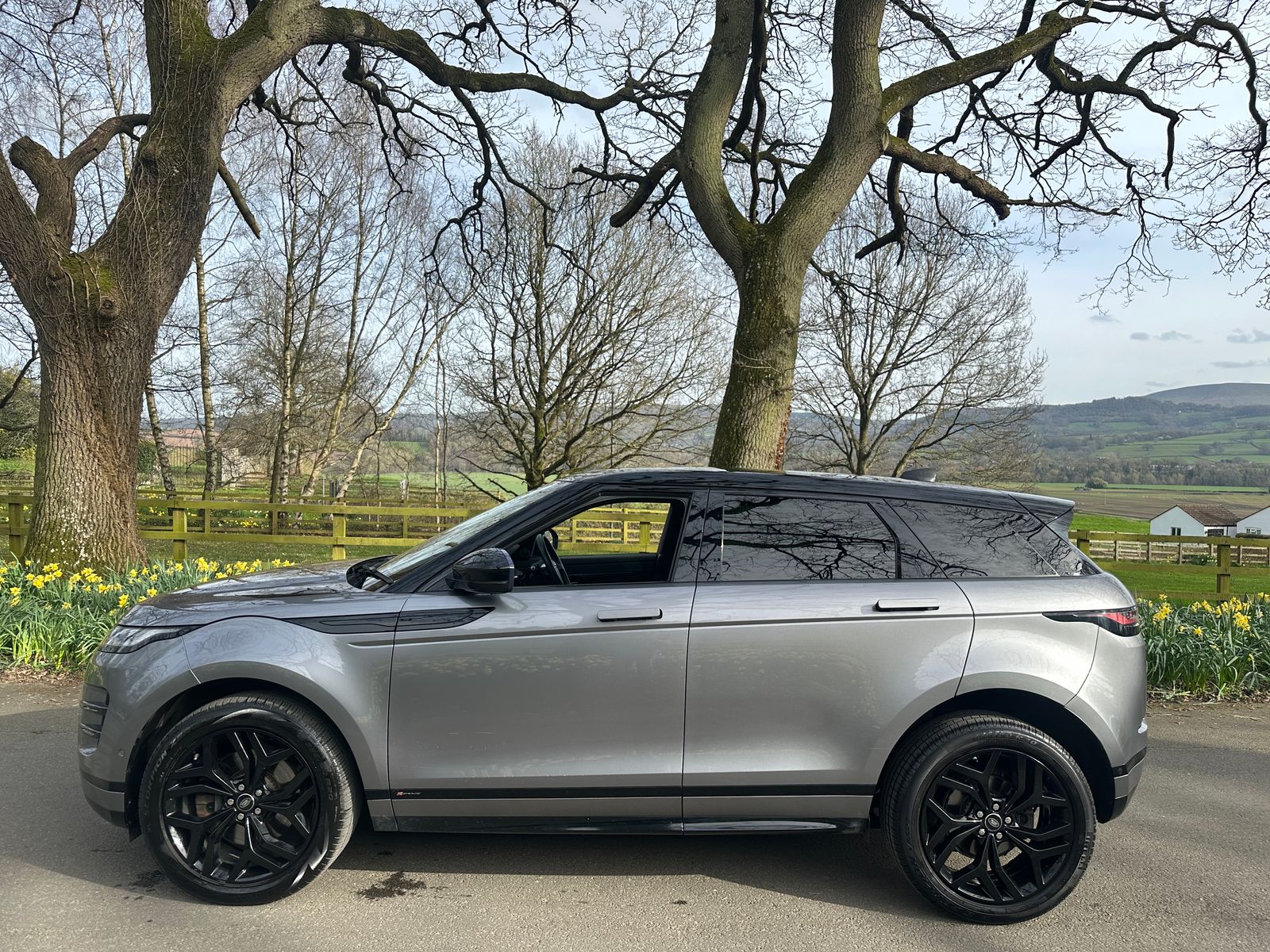 Land Rover Range Rover Evoque 2.0 D180 R-Dynamic SE SUV 5dr Diesel Auto 4WD Euro 6 (s/s) (180 ps) 5dr Automatic 2019