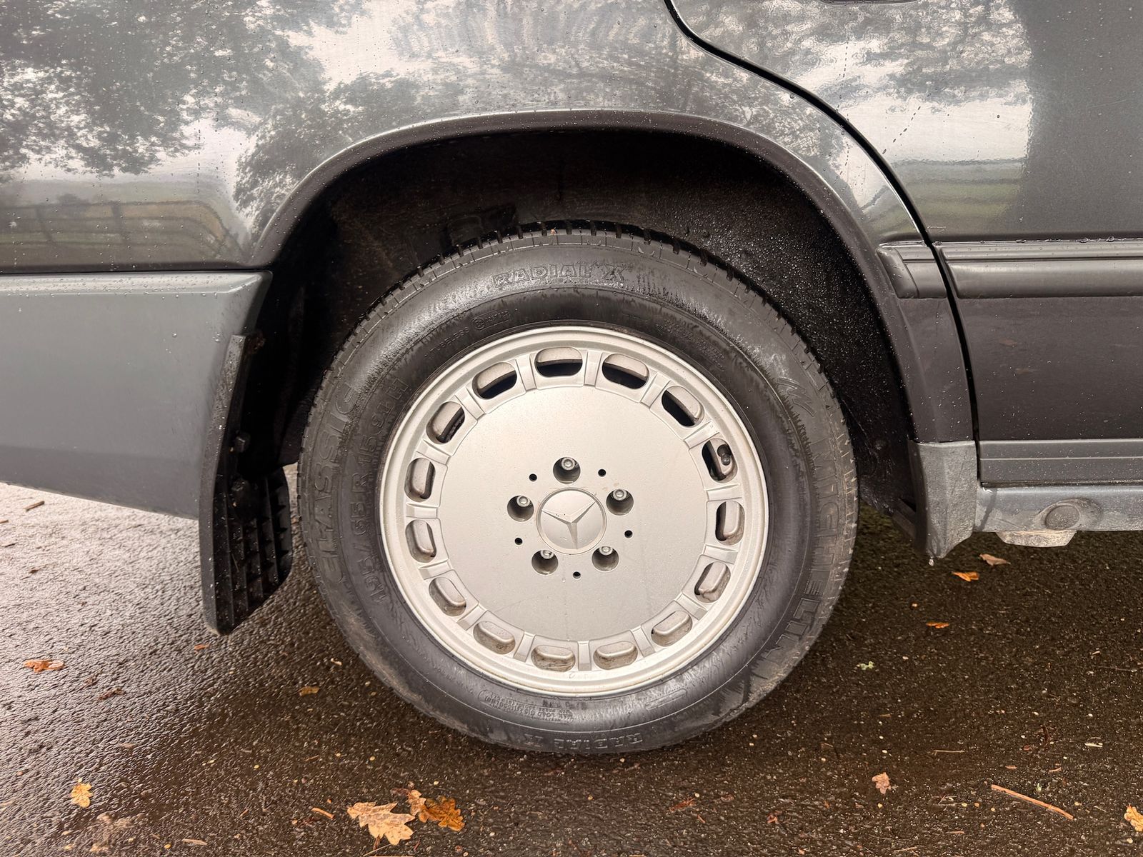 Mercedes-Benz 230 Black 4dr Automatic 1987