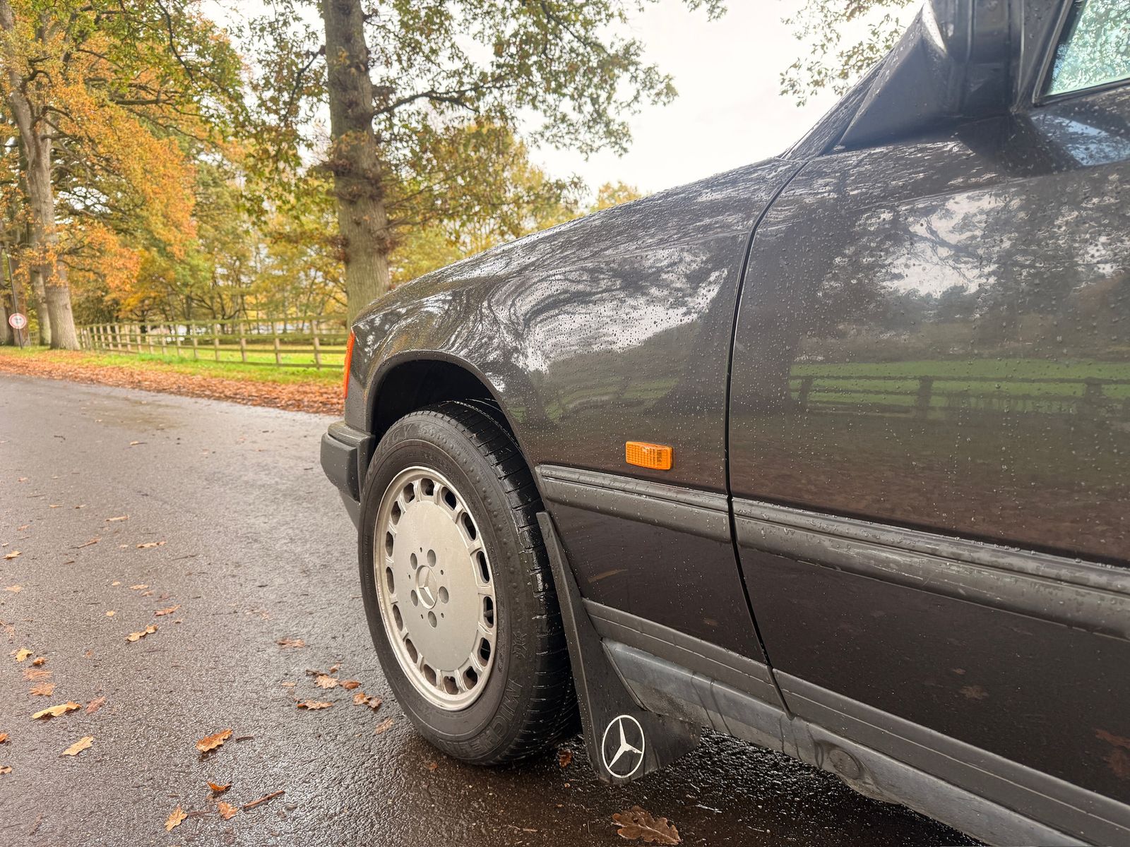 Mercedes-Benz 230 Black 4dr Automatic 1987