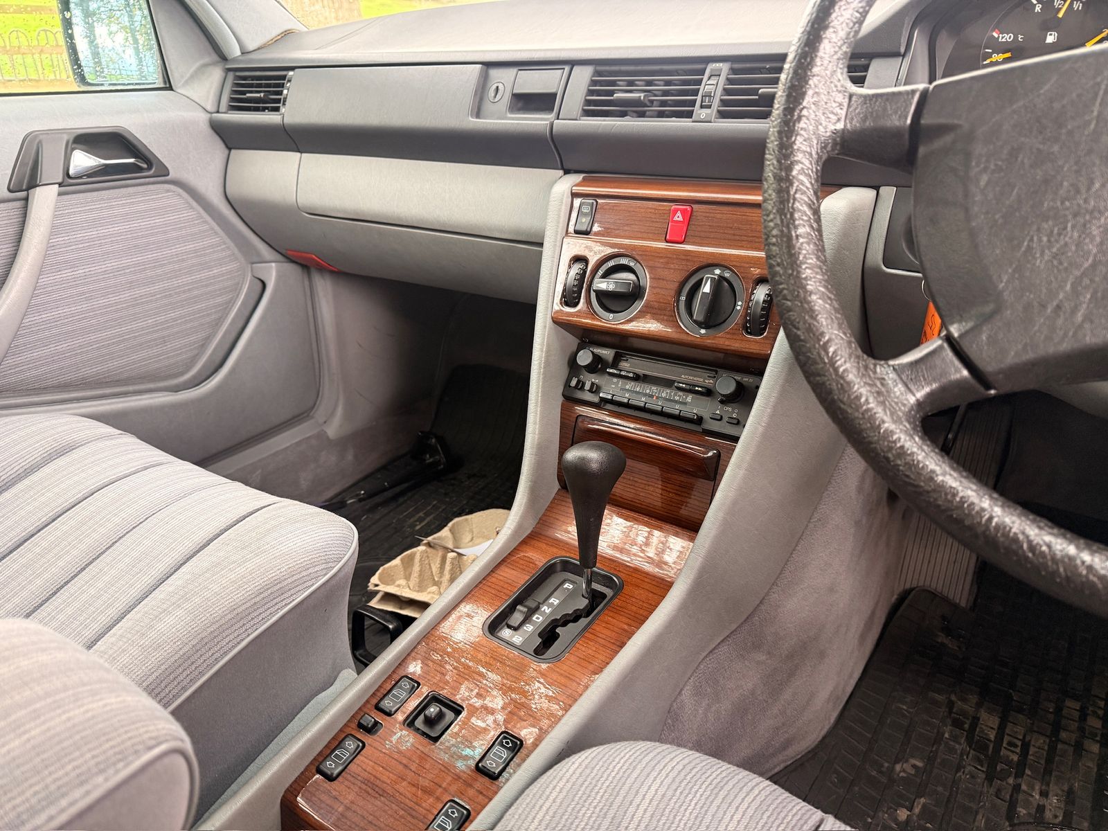 Mercedes-Benz 230 Black 4dr Automatic 1987