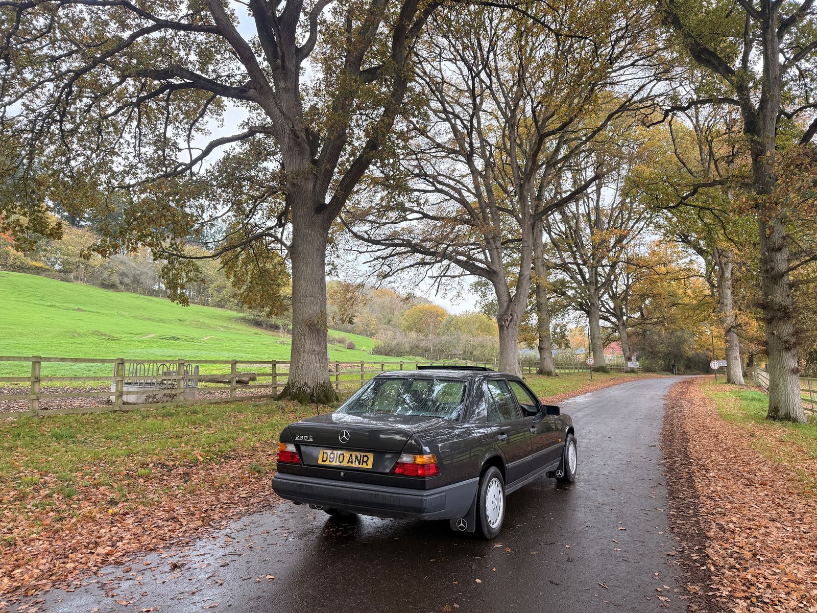 Mercedes-Benz 230 Black 4dr Automatic 1987