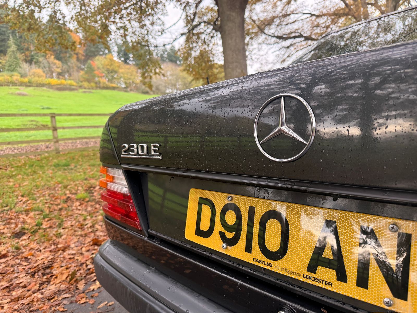 Mercedes-Benz 230 Black 4dr Automatic 1987