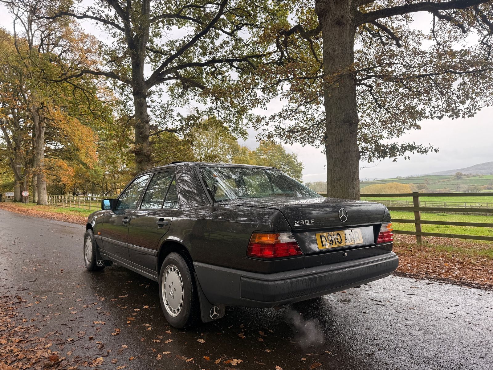 Mercedes-Benz 230 Black 4dr Automatic 1987