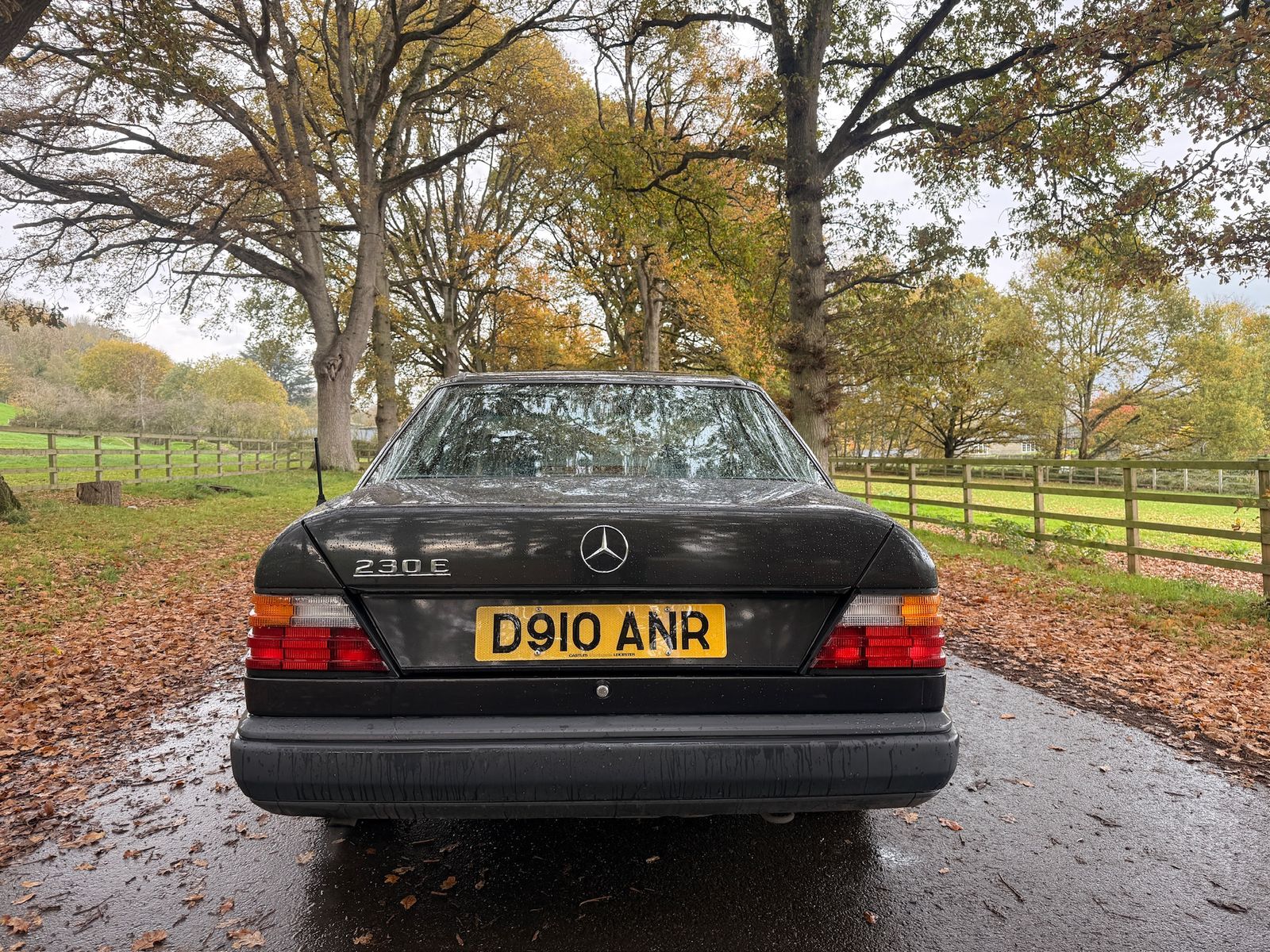 Mercedes-Benz 230 Black 4dr Automatic 1987