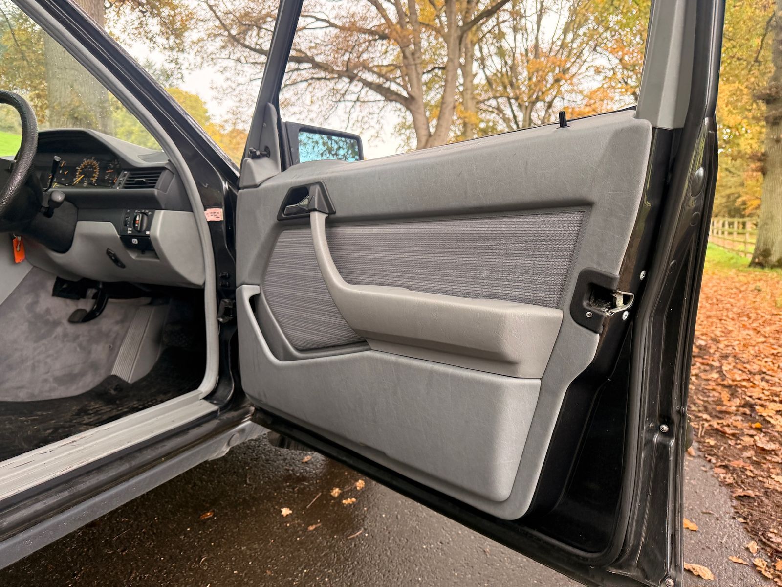 Mercedes-Benz 230 Black 4dr Automatic 1987