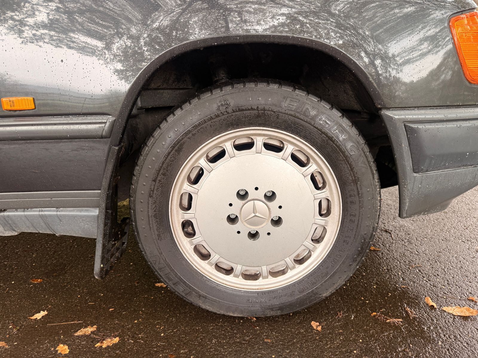 Mercedes-Benz 230 Black 4dr Automatic 1987