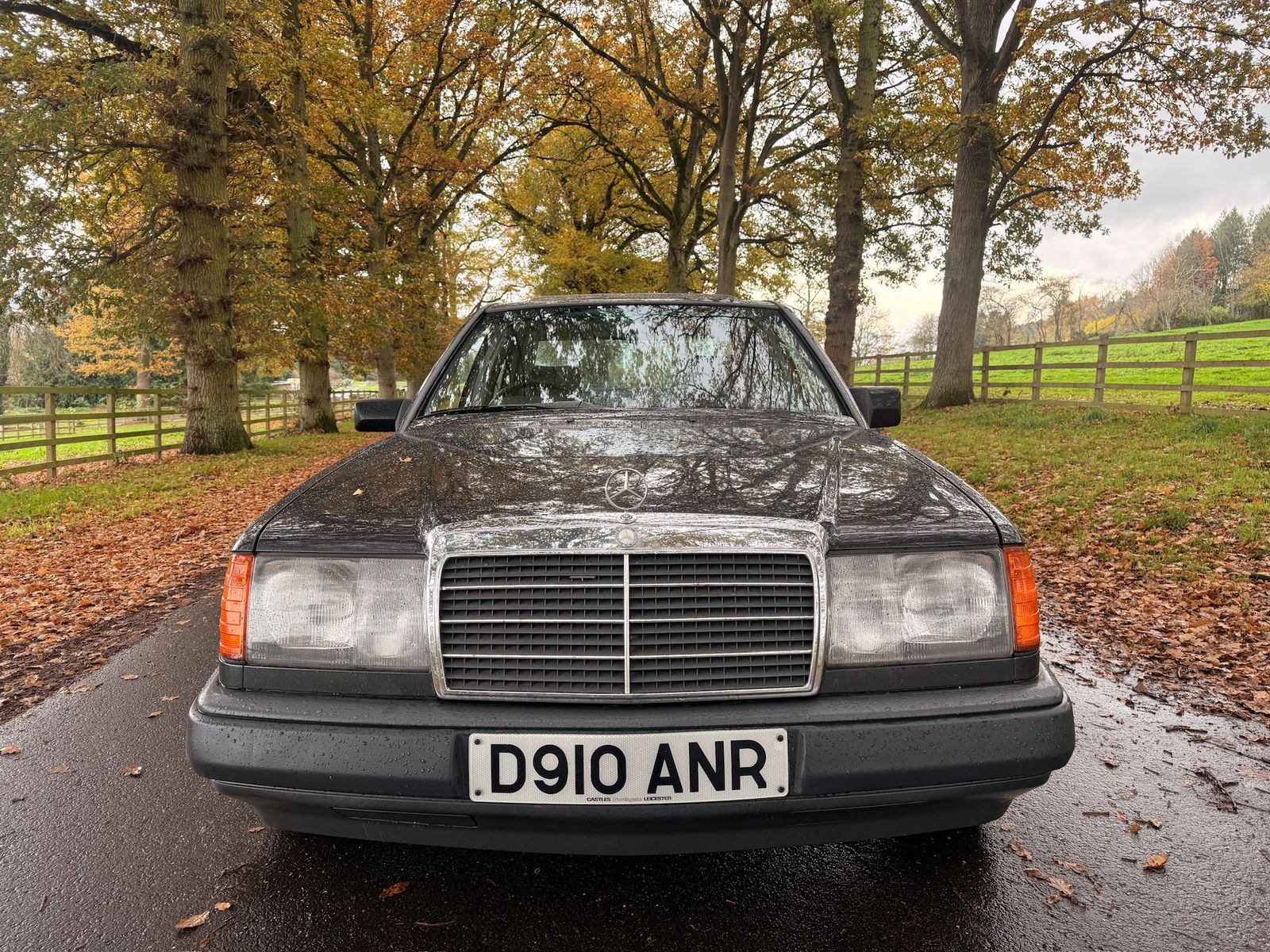 Mercedes-Benz 230 Black 4dr Automatic 1987