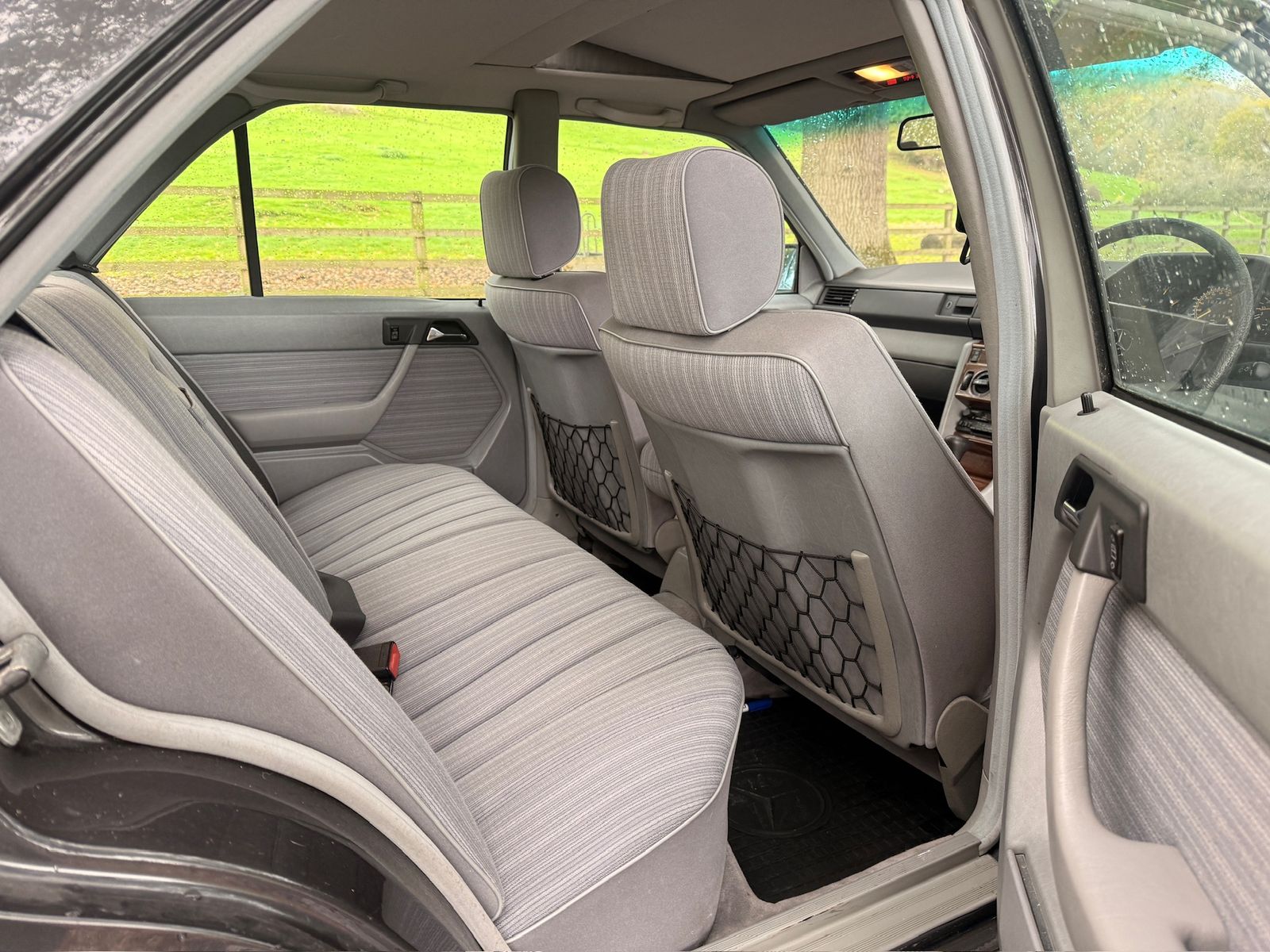 Mercedes-Benz 230 Black 4dr Automatic 1987