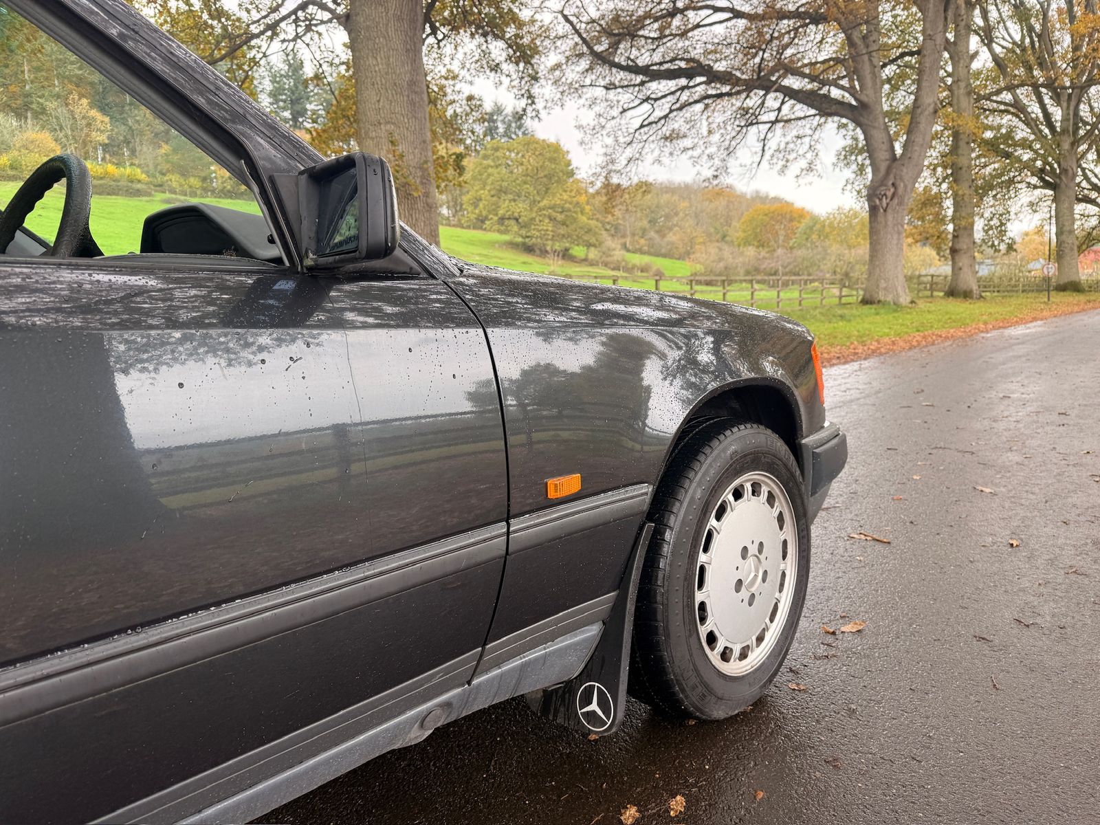 Mercedes-Benz 230 Black 4dr Automatic 1987